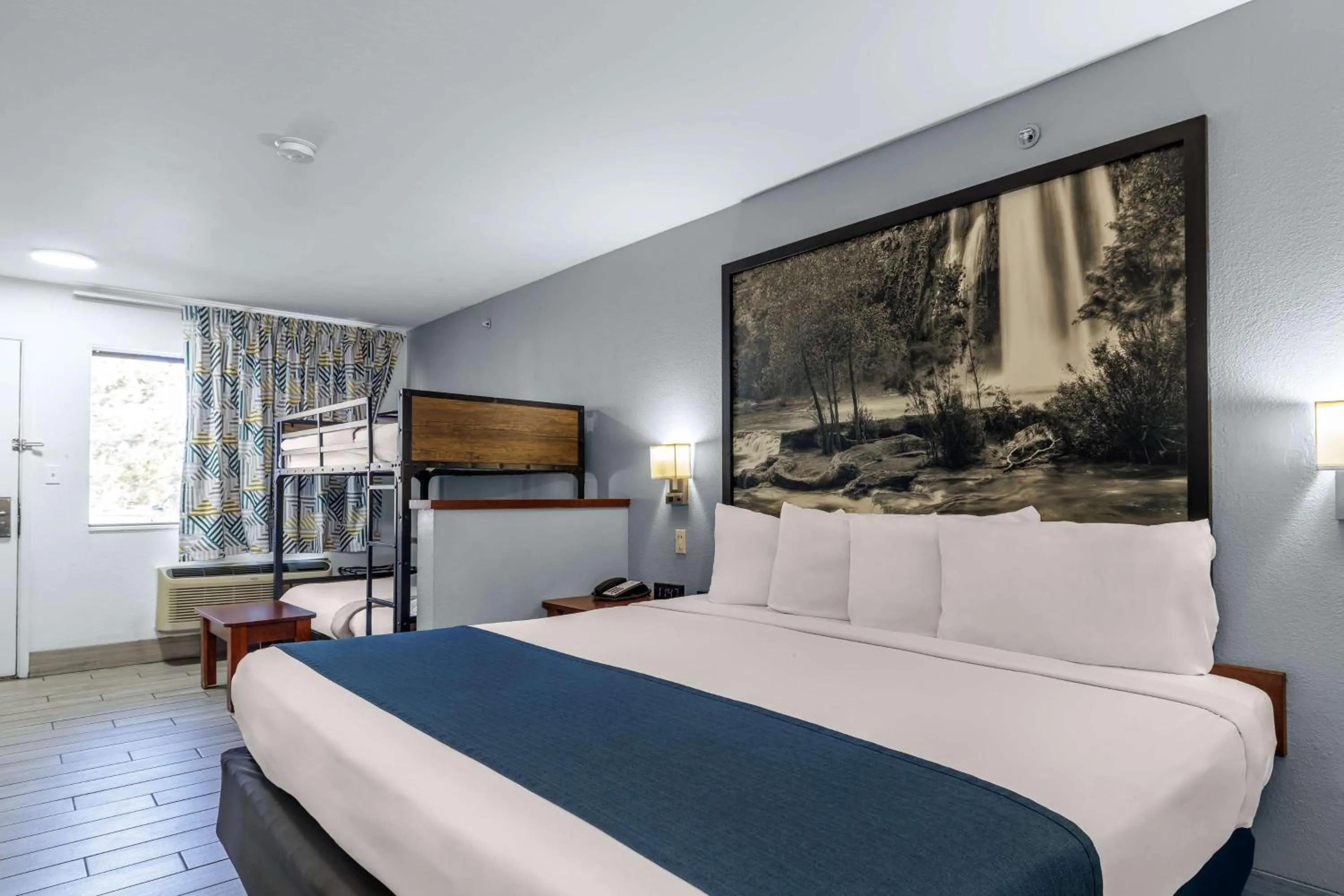 Bed in Studio 6 Flagstaff AZ