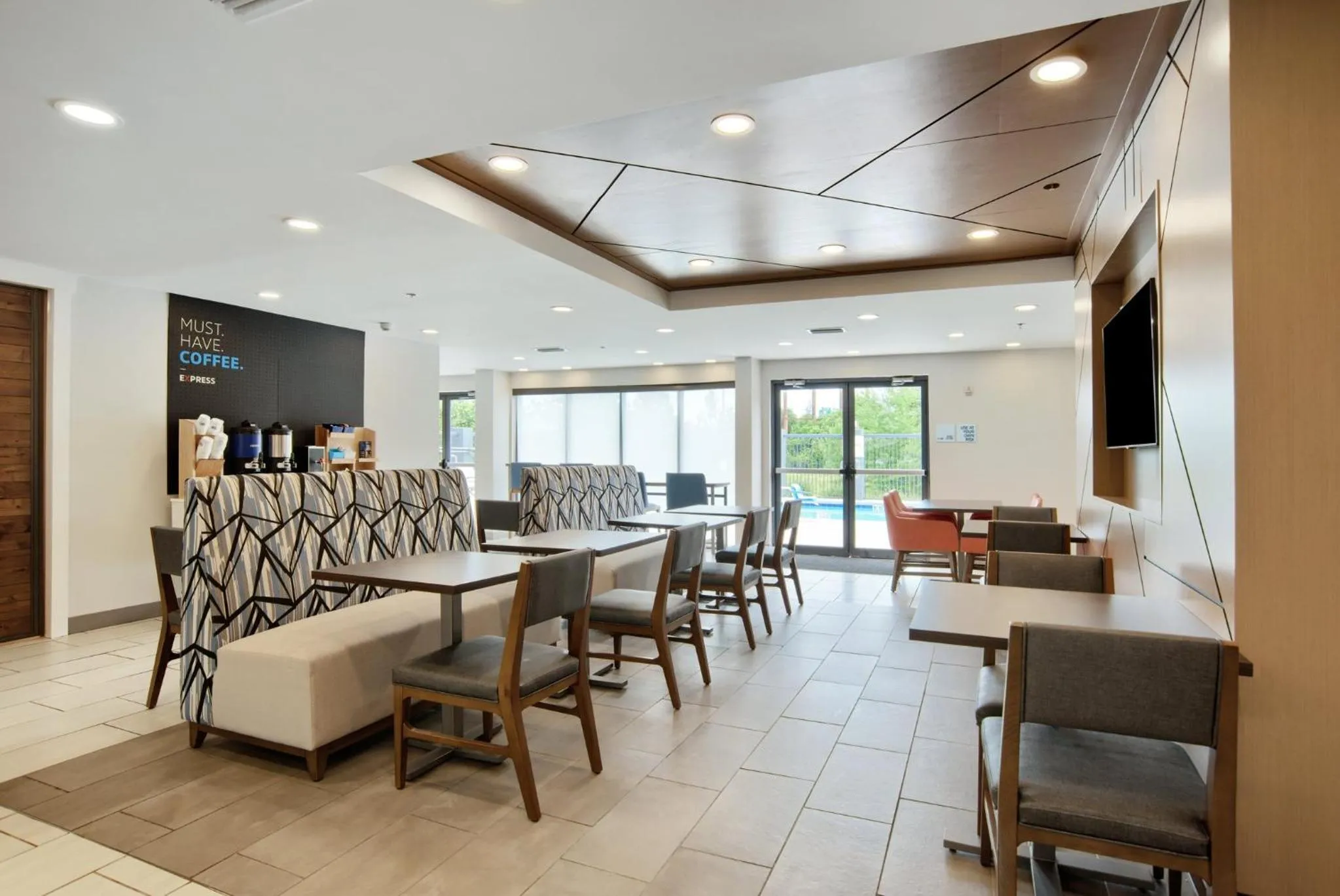 Breakfast in Holiday Inn Express & Suites - Mobile - I-65 by IHG