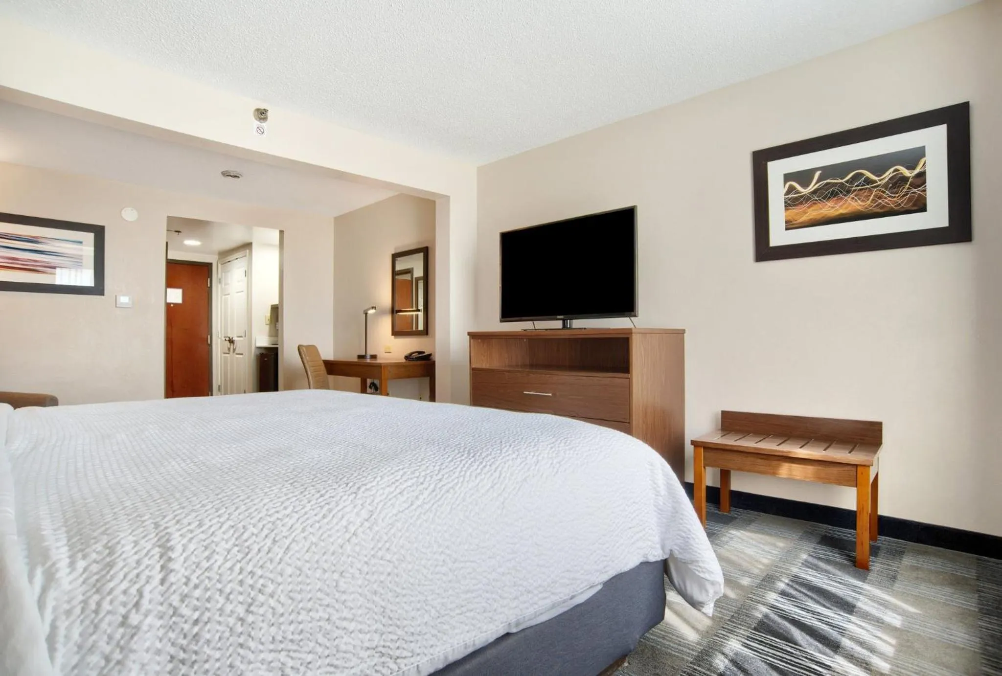 Photo of the whole room, Bed in Holiday Inn Express & Suites - Mobile - I-65 by IHG