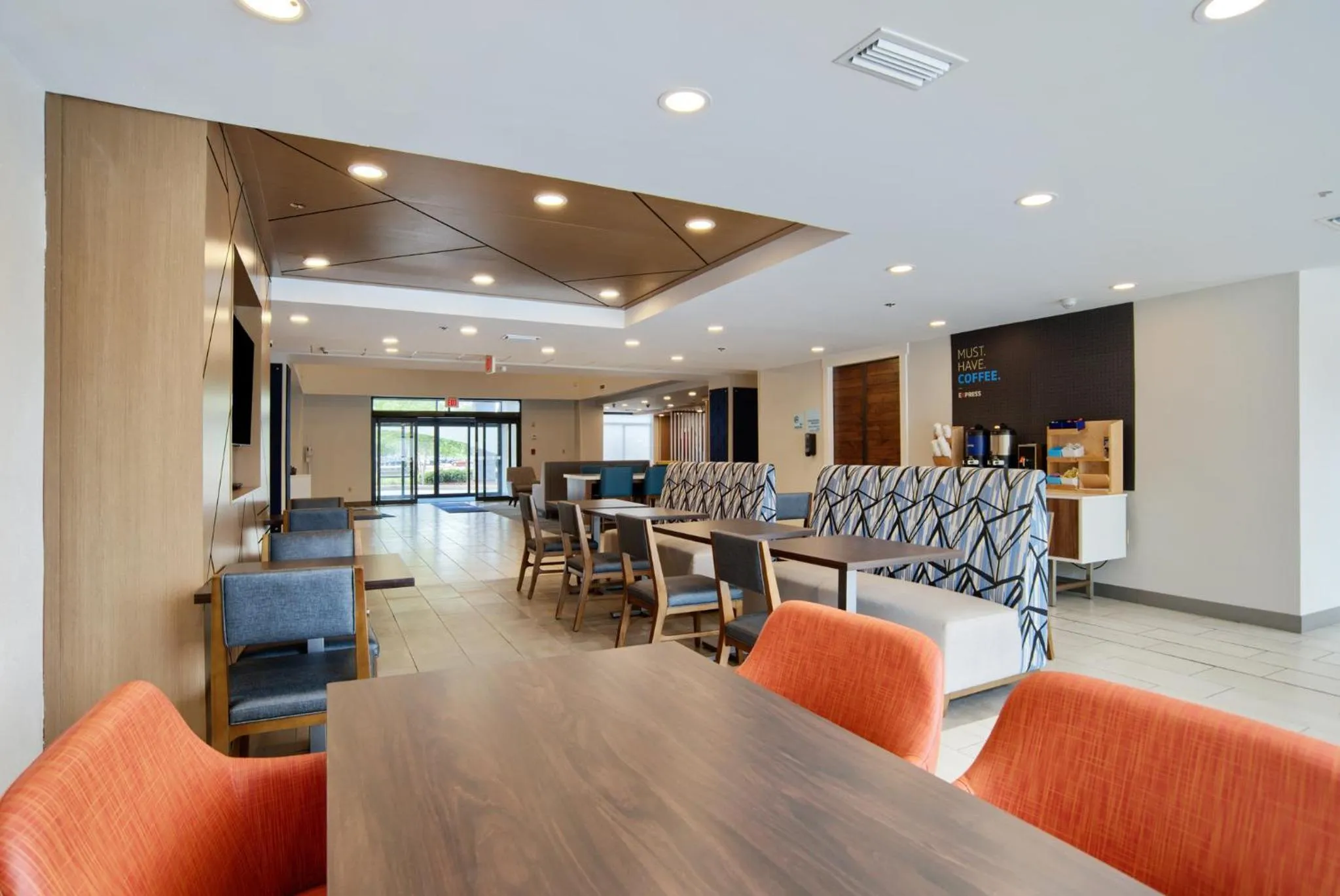 Breakfast in Holiday Inn Express & Suites - Mobile - I-65 by IHG