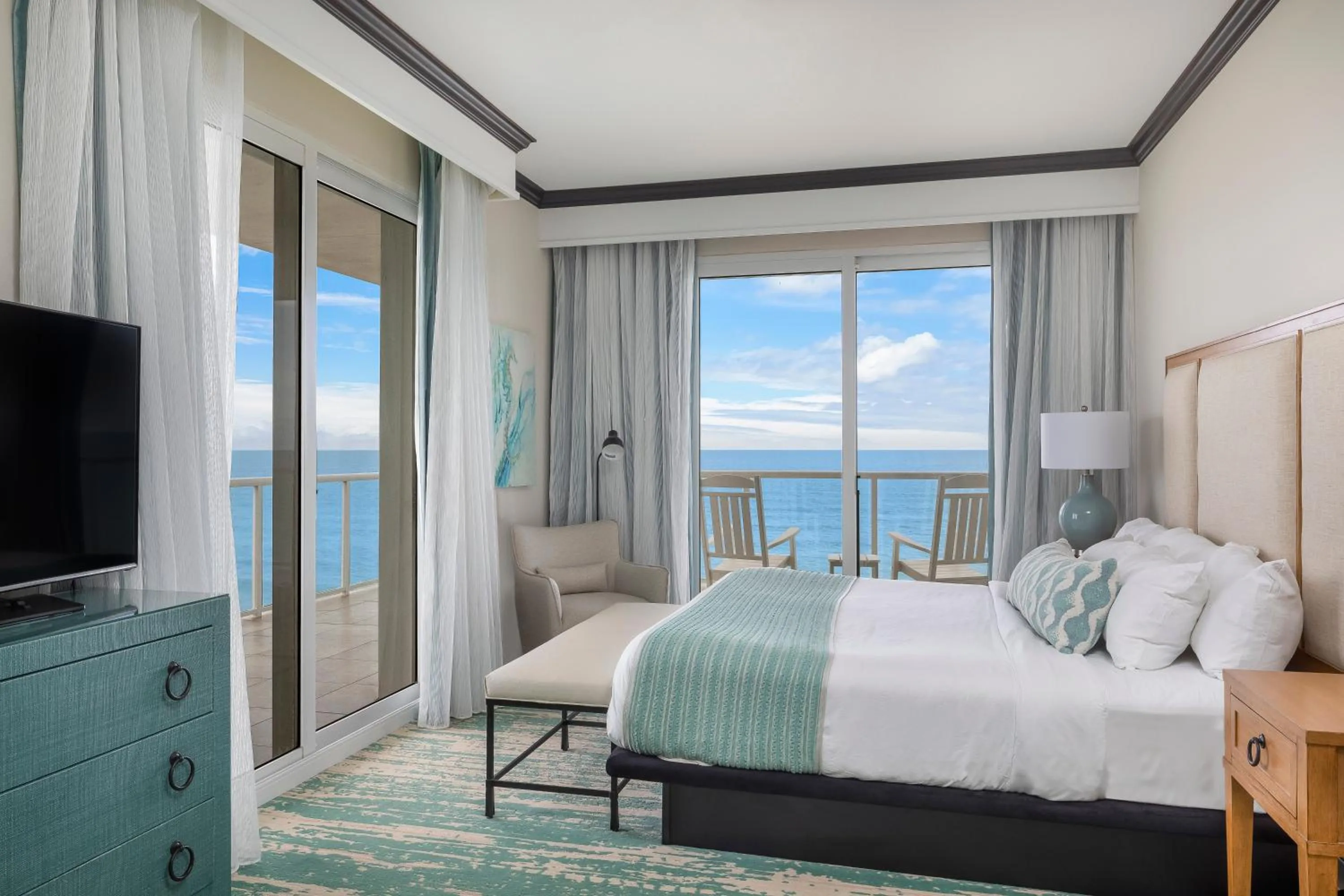 Bedroom, Bed in The Lucie