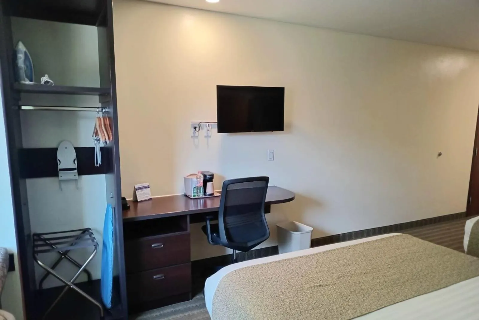 Bed in Microtel Inn and Suites by Wyndham Toluca