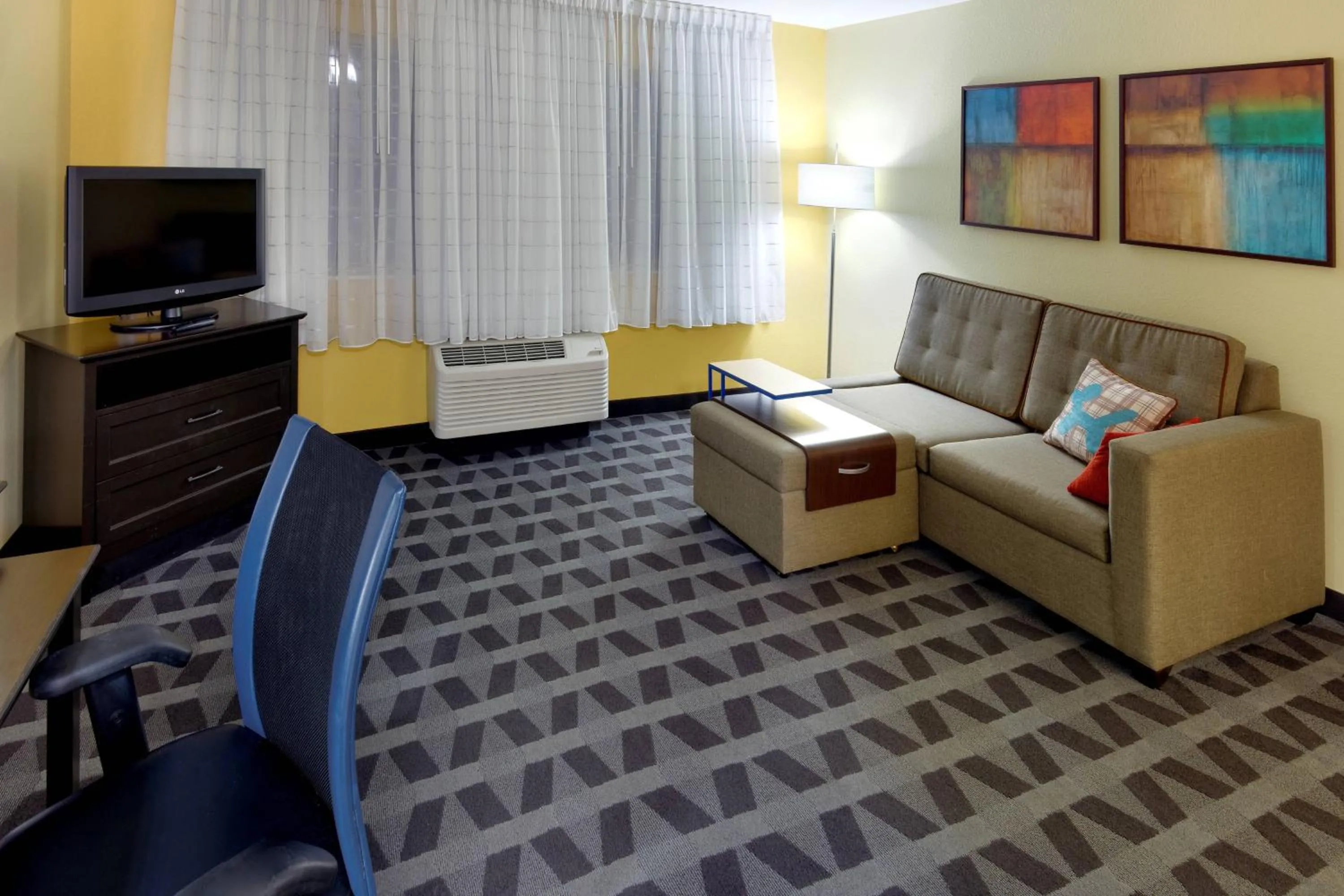 Bedroom in TownePlace Suites Joplin