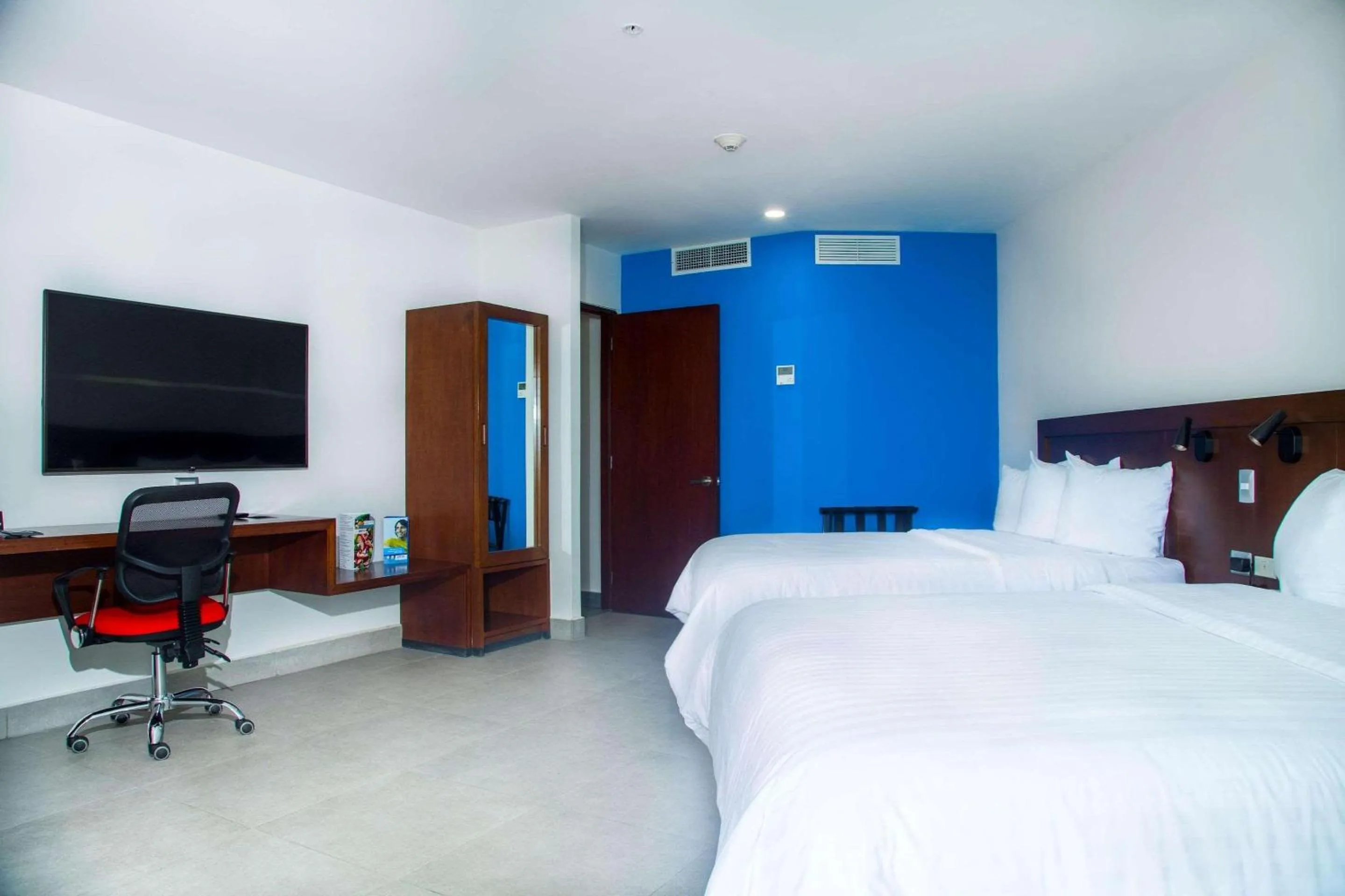 Bedroom, Bed in Park Inn by Radisson Mazatlan