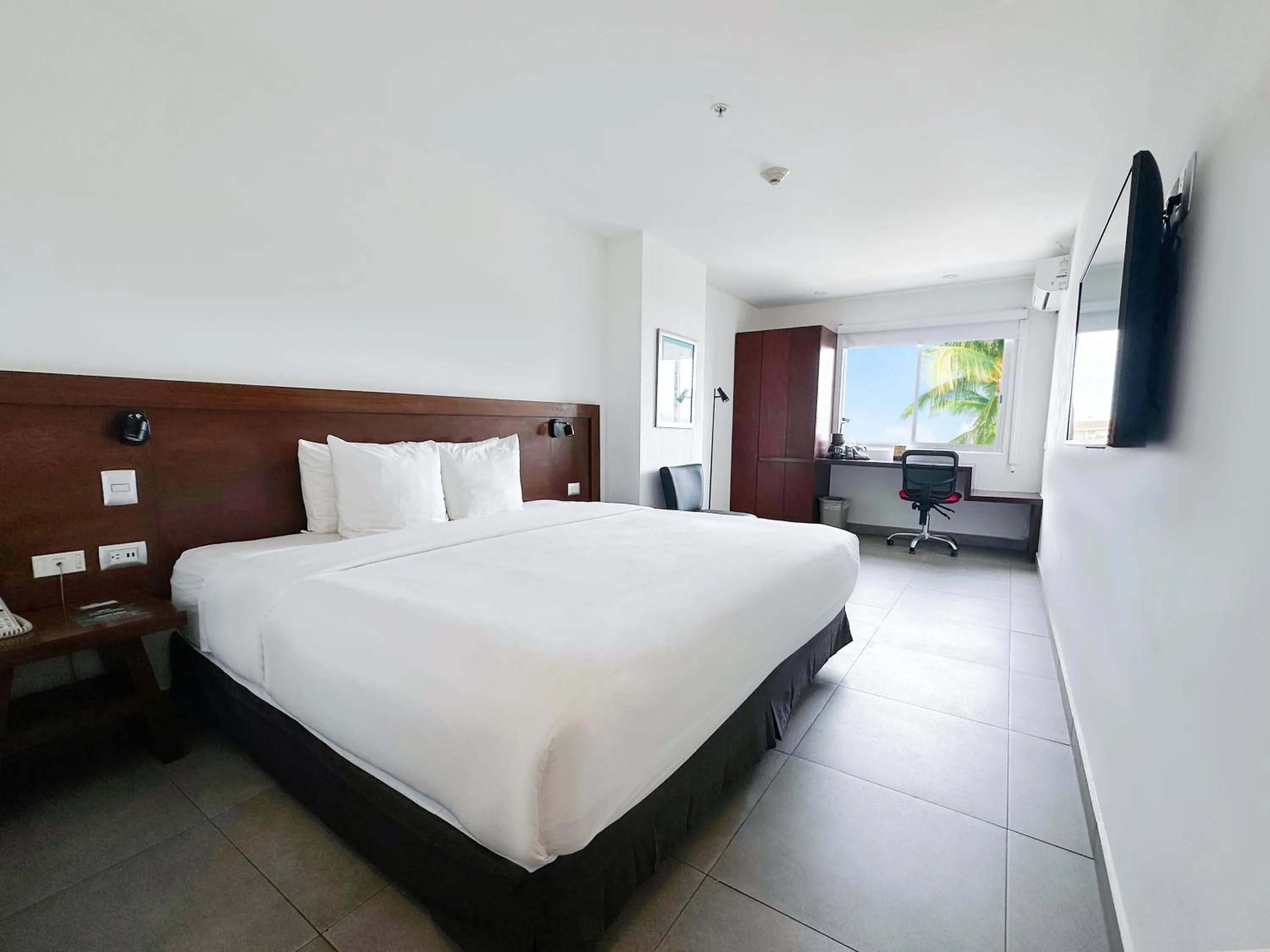 Bedroom, Bed in Park Inn by Radisson Mazatlan