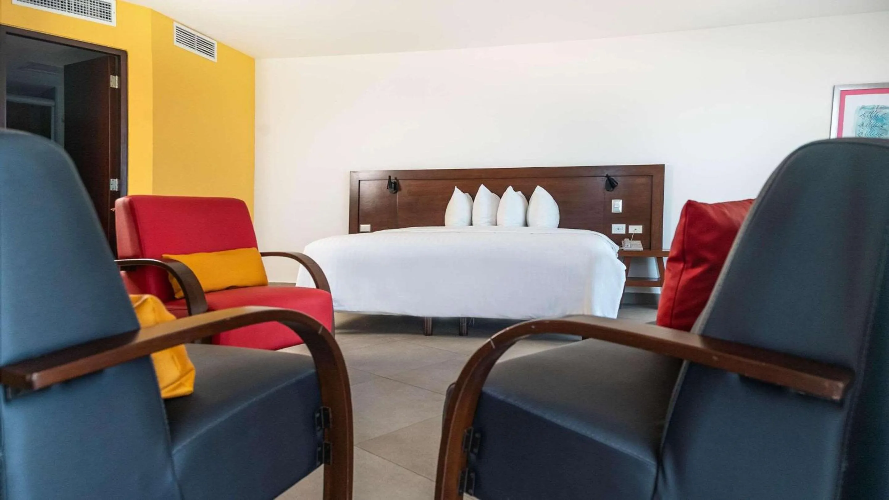 Bedroom, Bed in Park Inn by Radisson Mazatlan