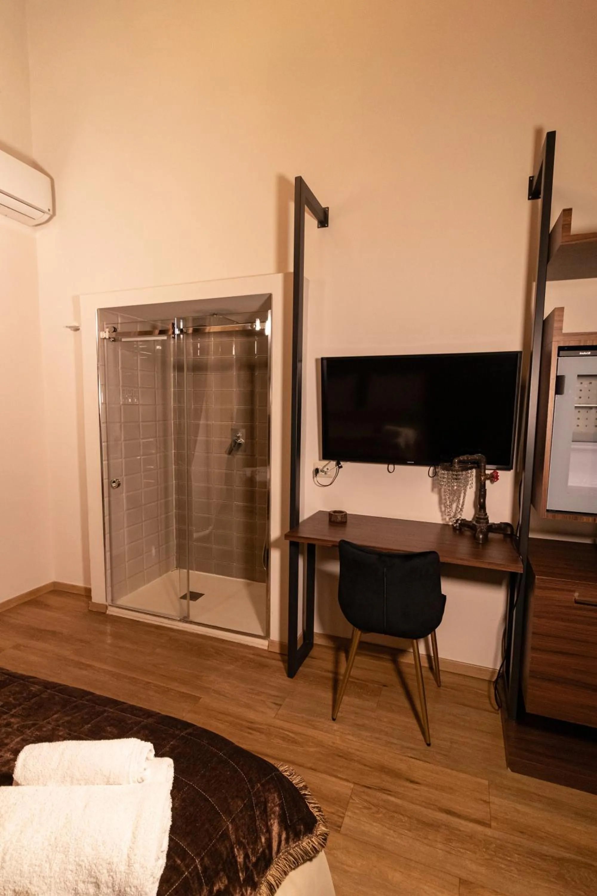 Shower in Duomo Luxury Suites