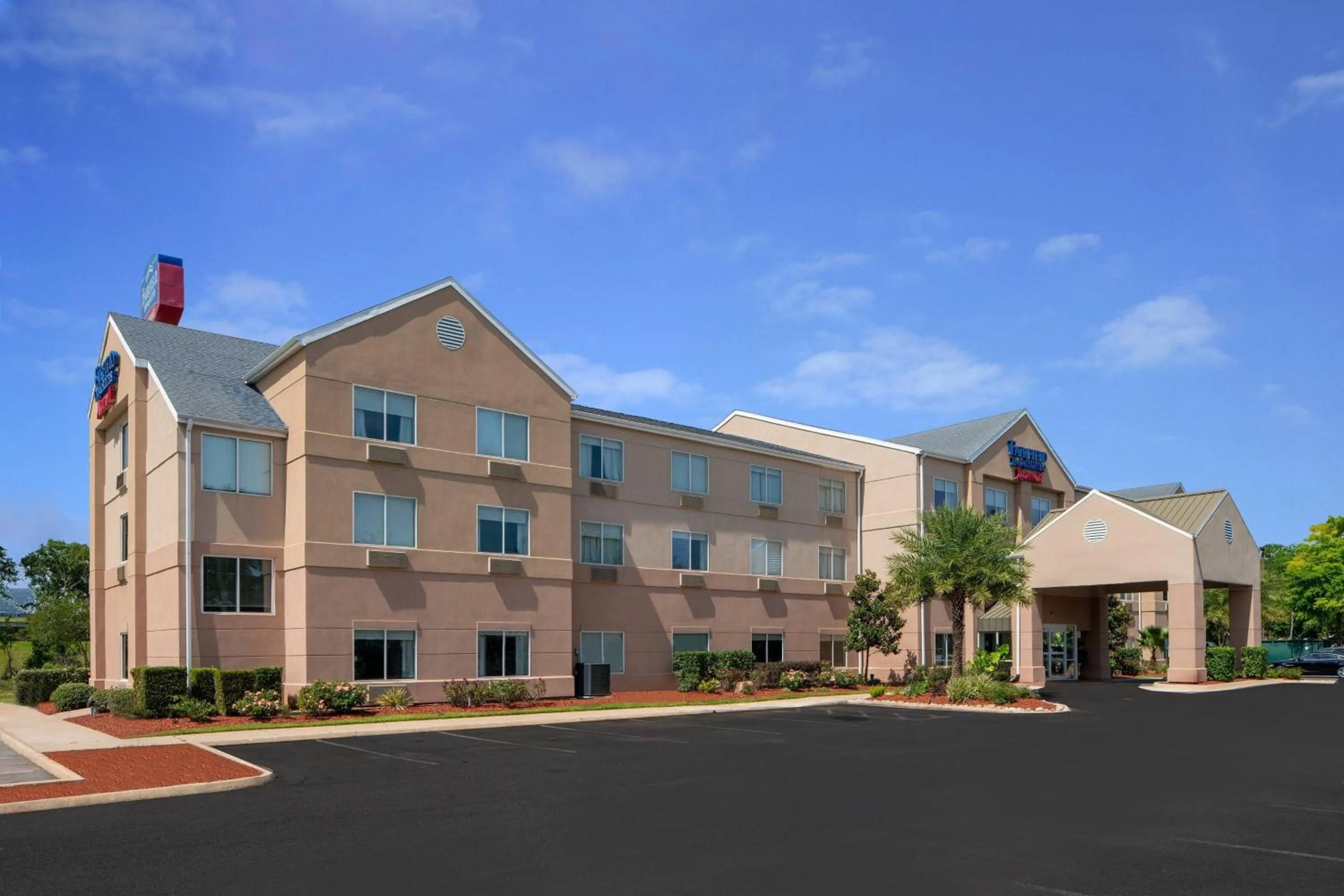 Property building in Fairfield Inn and Suites by Marriott Lake Charles - Sulphur