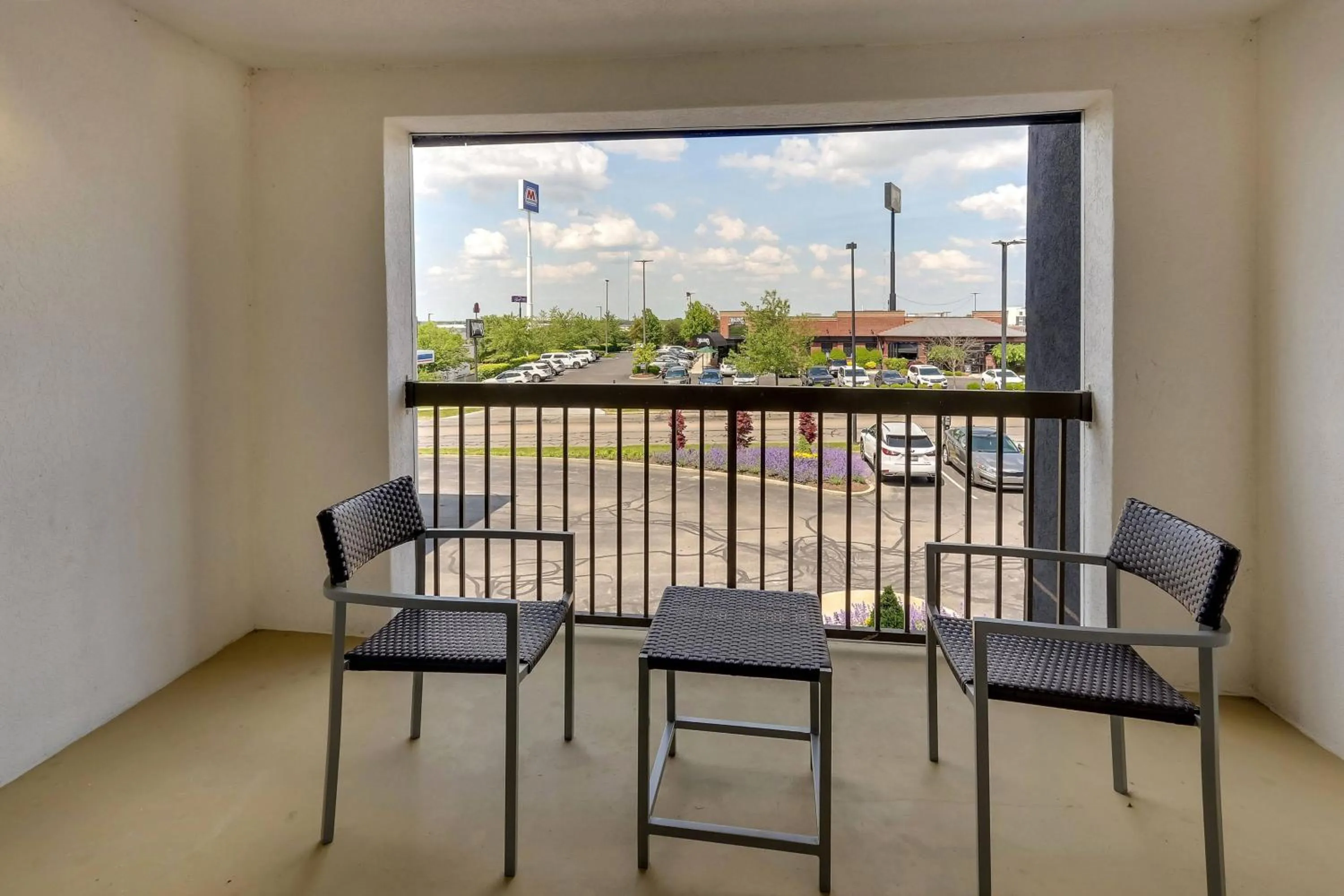 Photo of the whole room in Courtyard Lexington South/Hamburg Place