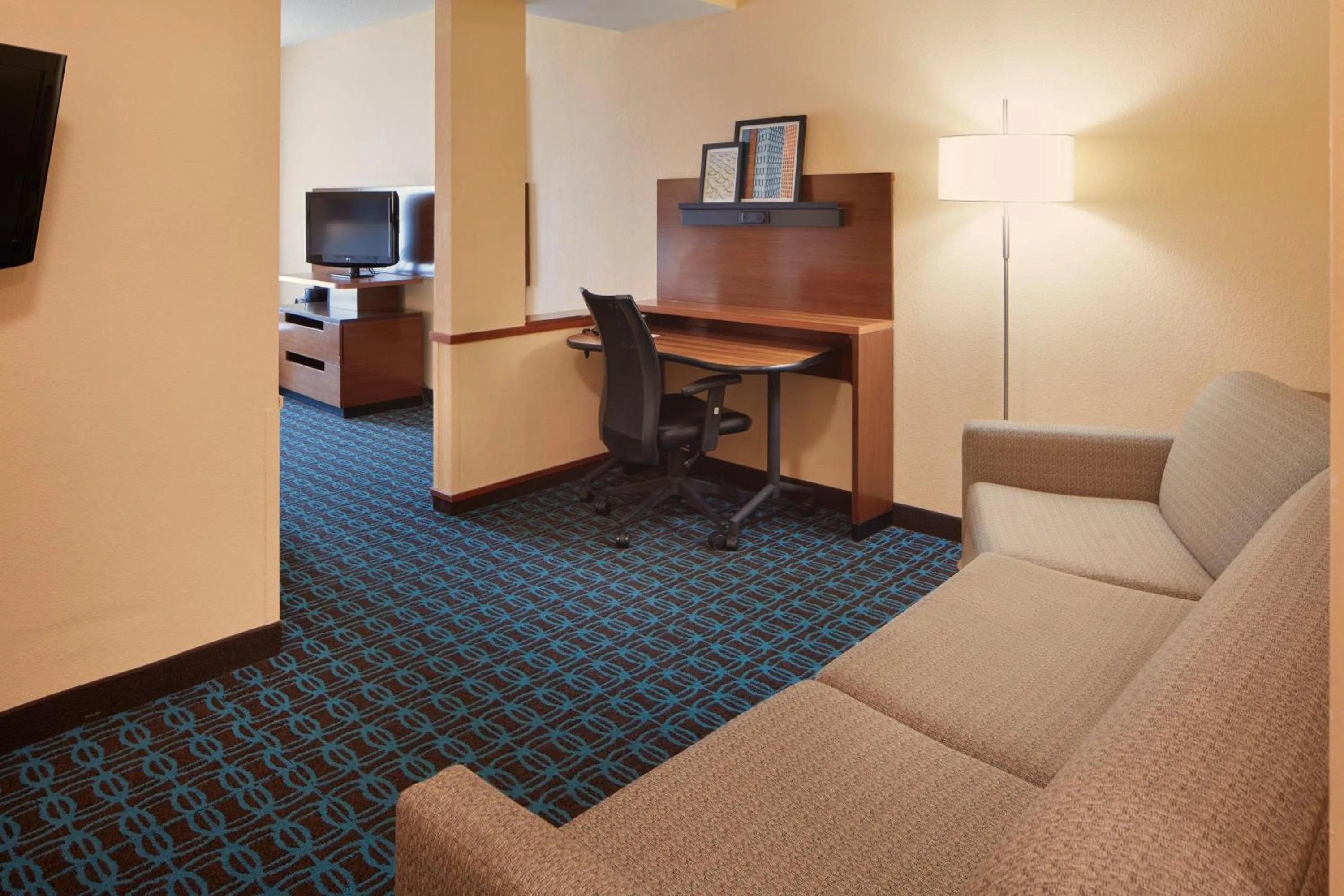 Living room in Fairfield by Marriott Frankfort