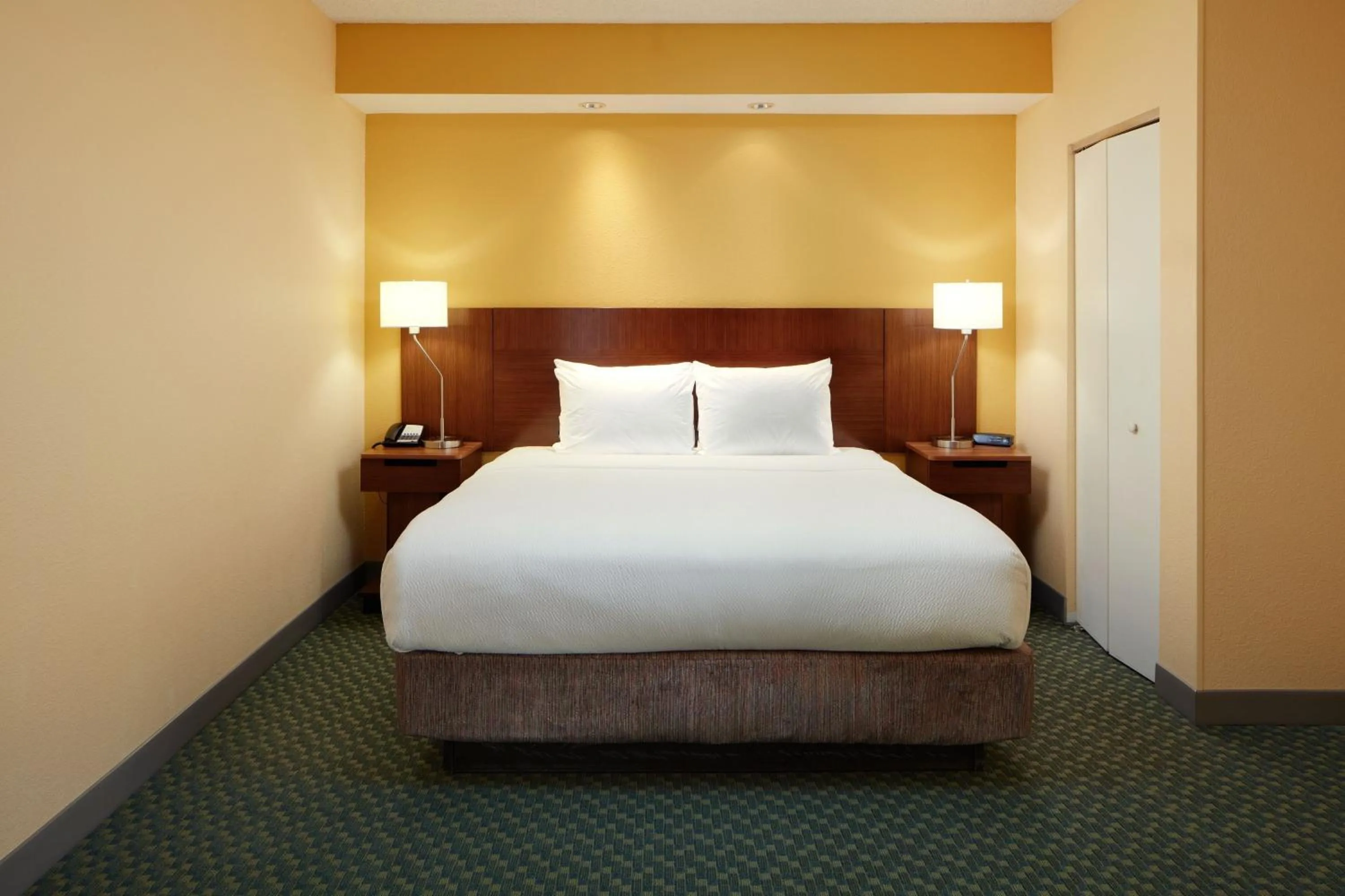 Bedroom, Bed in Fairfield by Marriott Frankfort
