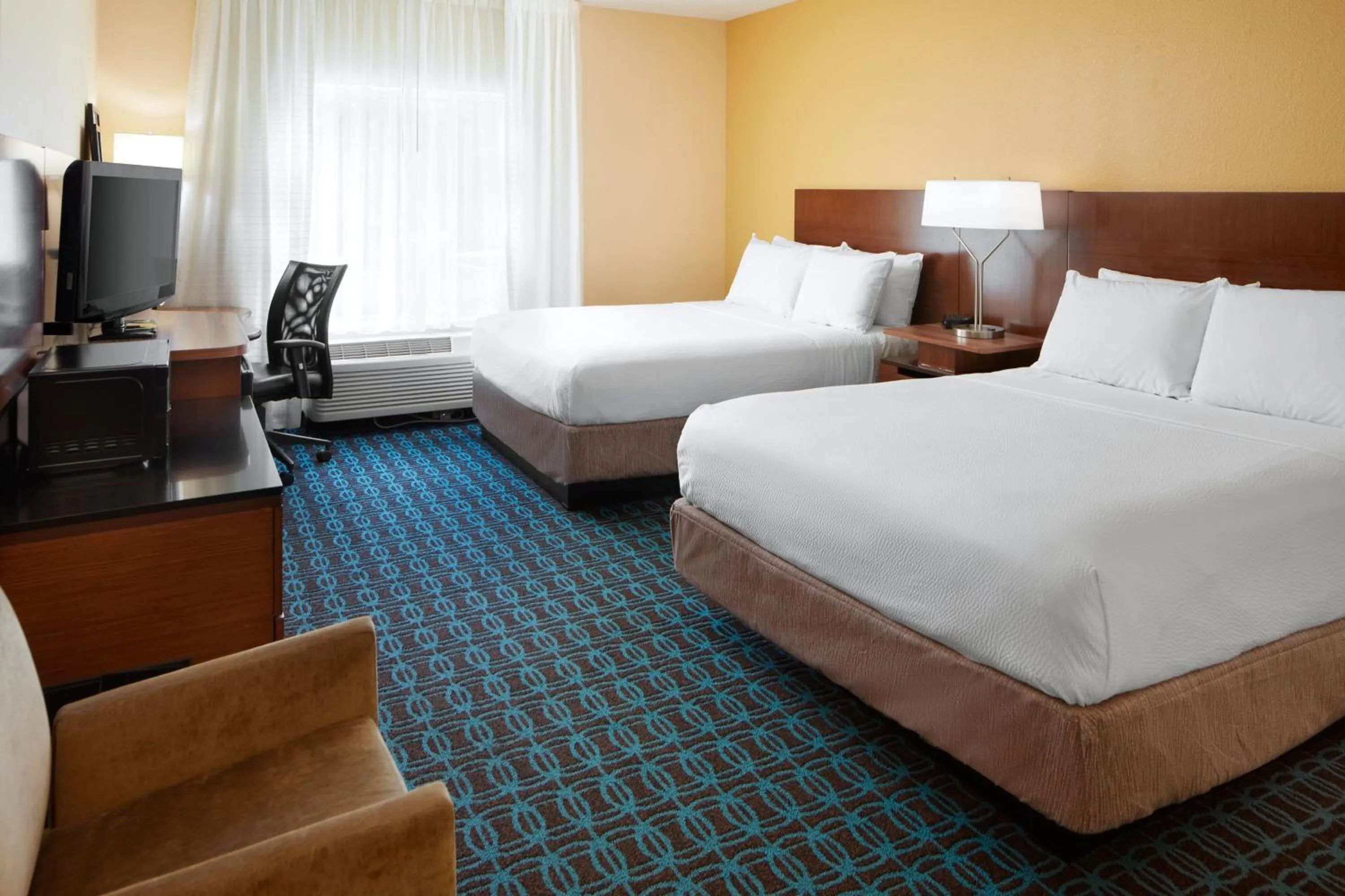 Photo of the whole room, Bed in Fairfield by Marriott Frankfort