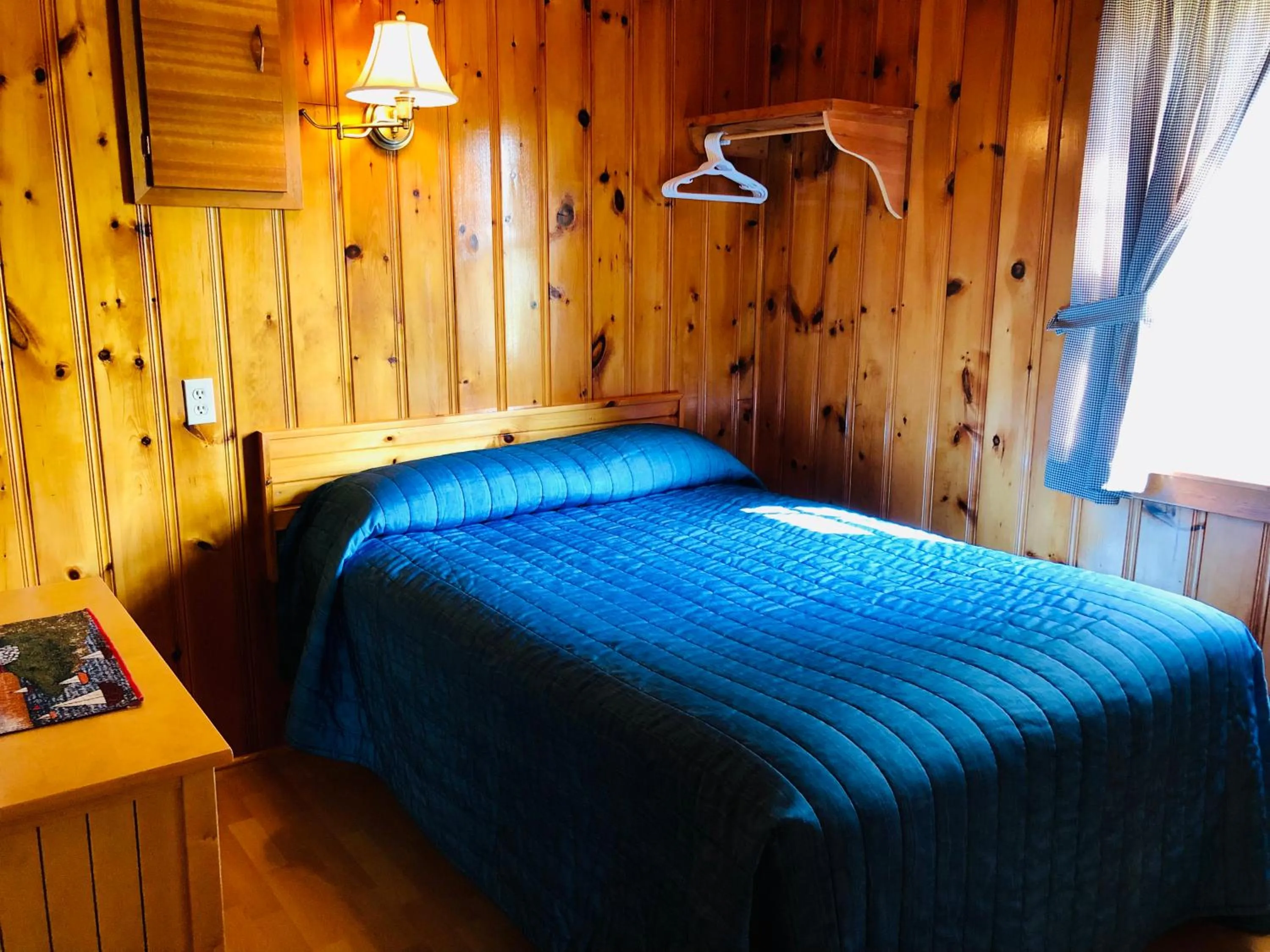 Bed in Green Gables Bungalow Court