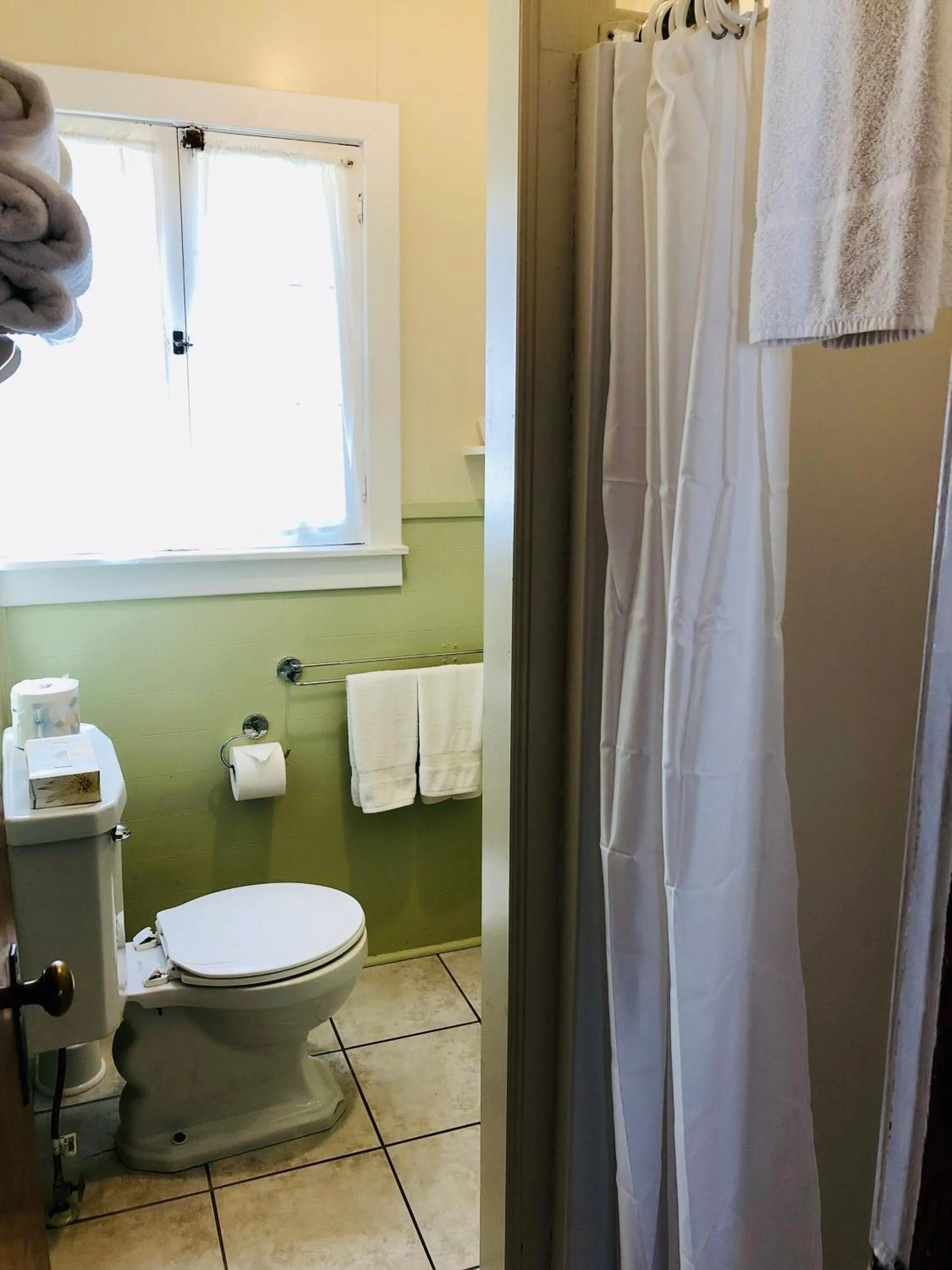 Bathroom in Green Gables Bungalow Court