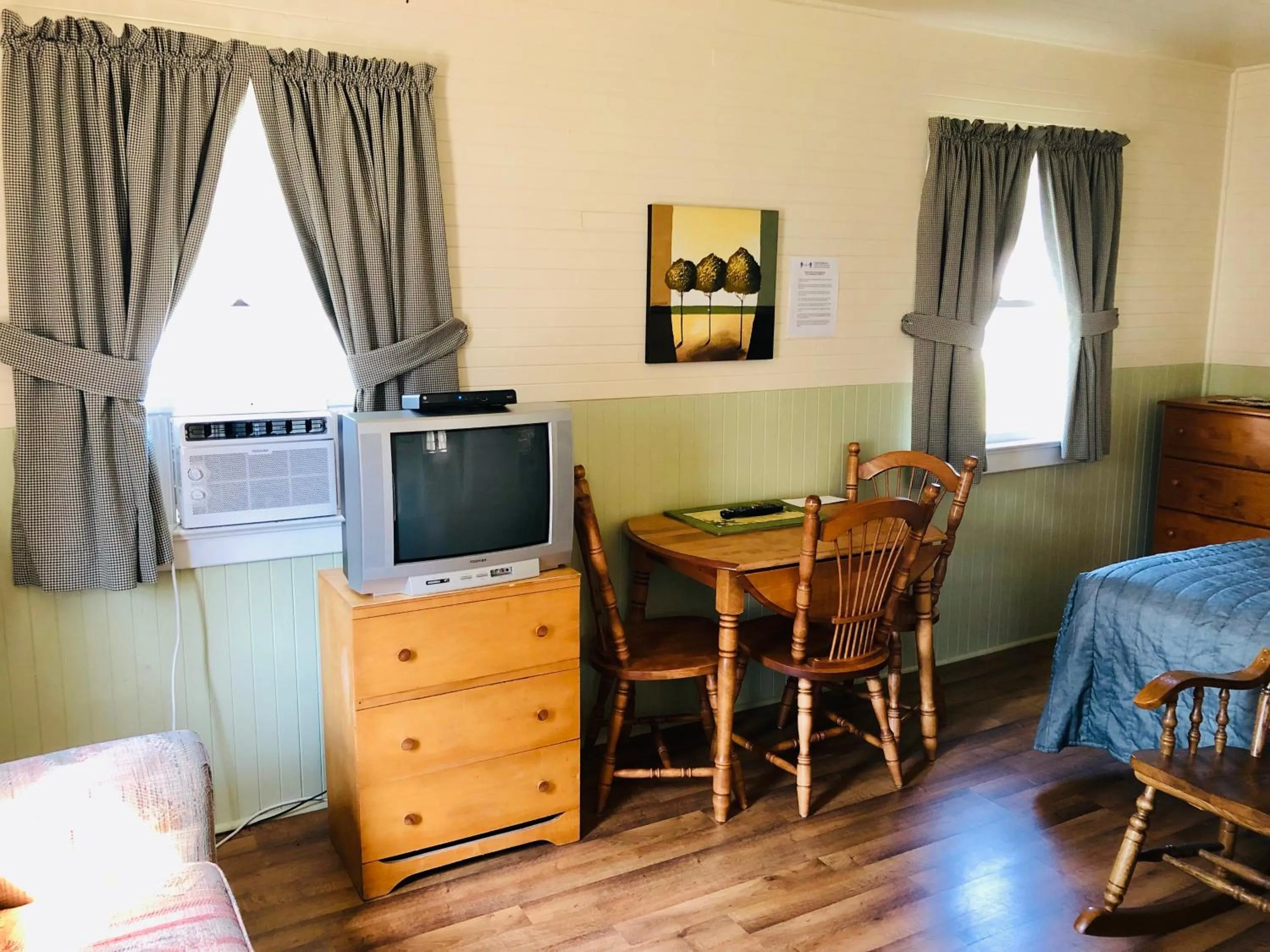 Seating area in Green Gables Bungalow Court
