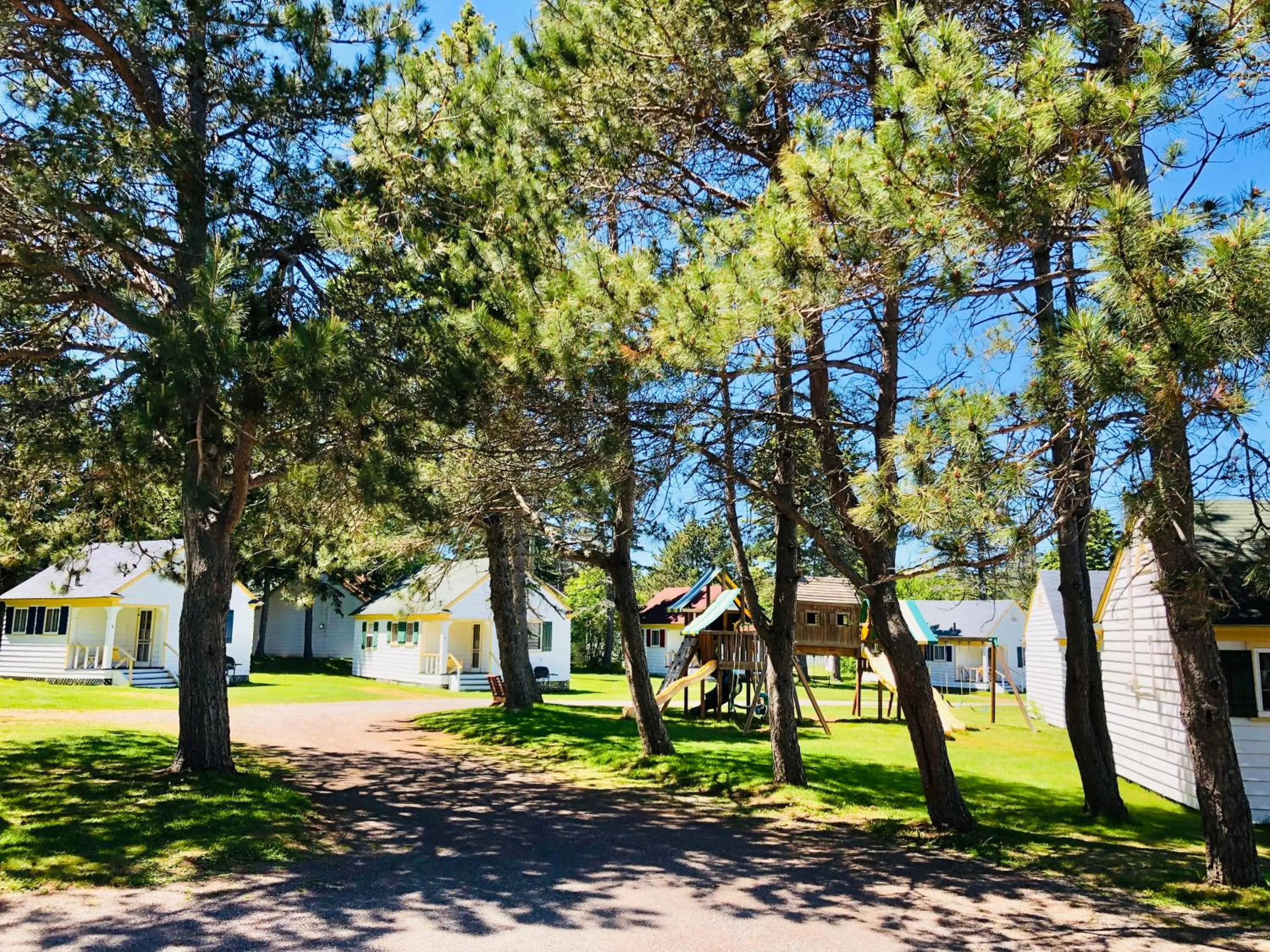 Day in Green Gables Bungalow Court