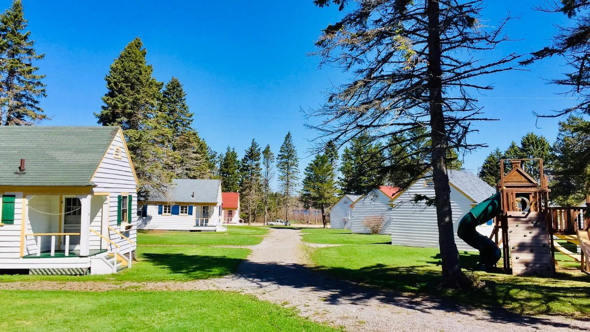 Day in Green Gables Bungalow Court