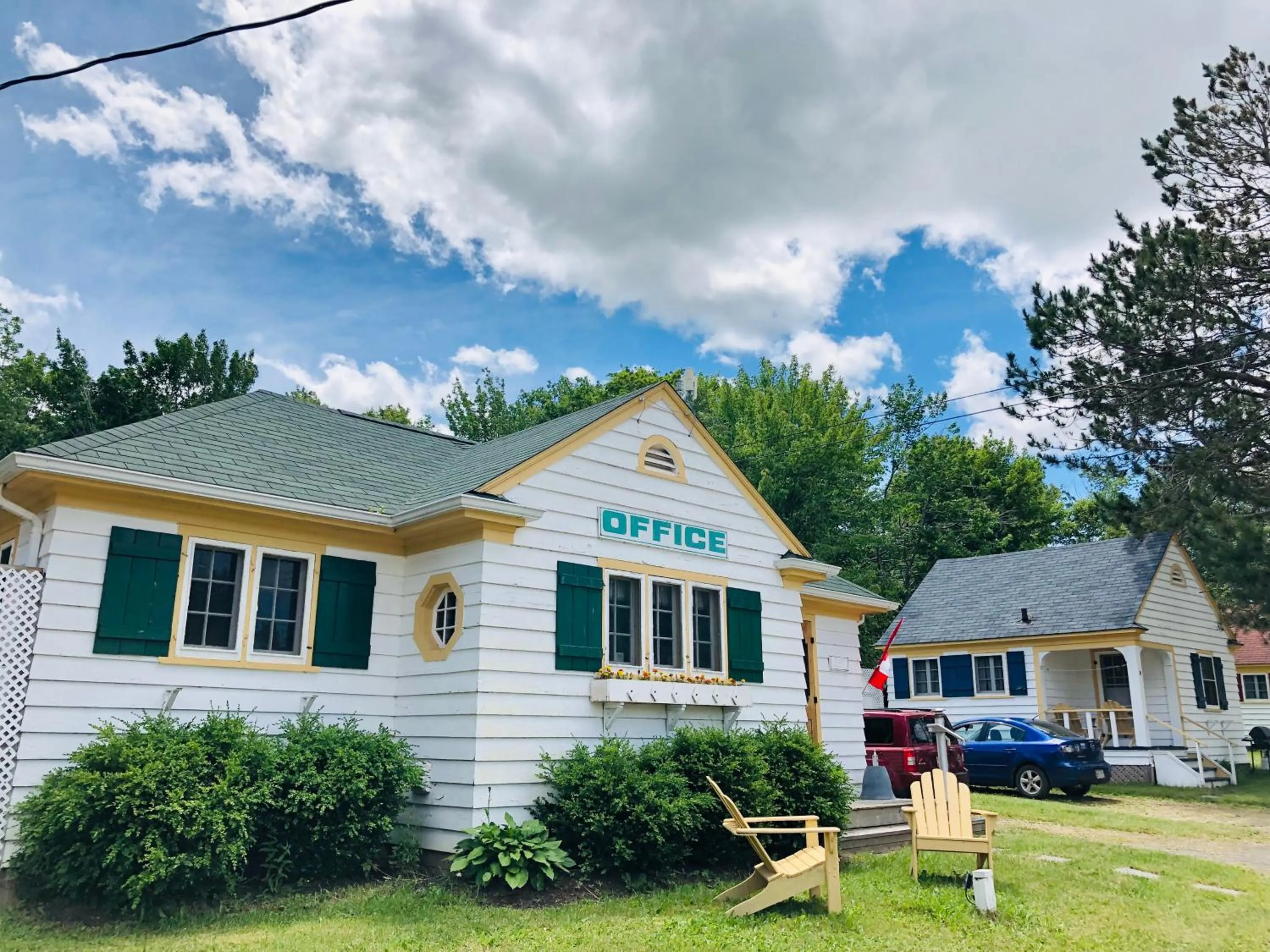 Property building in Green Gables Bungalow Court