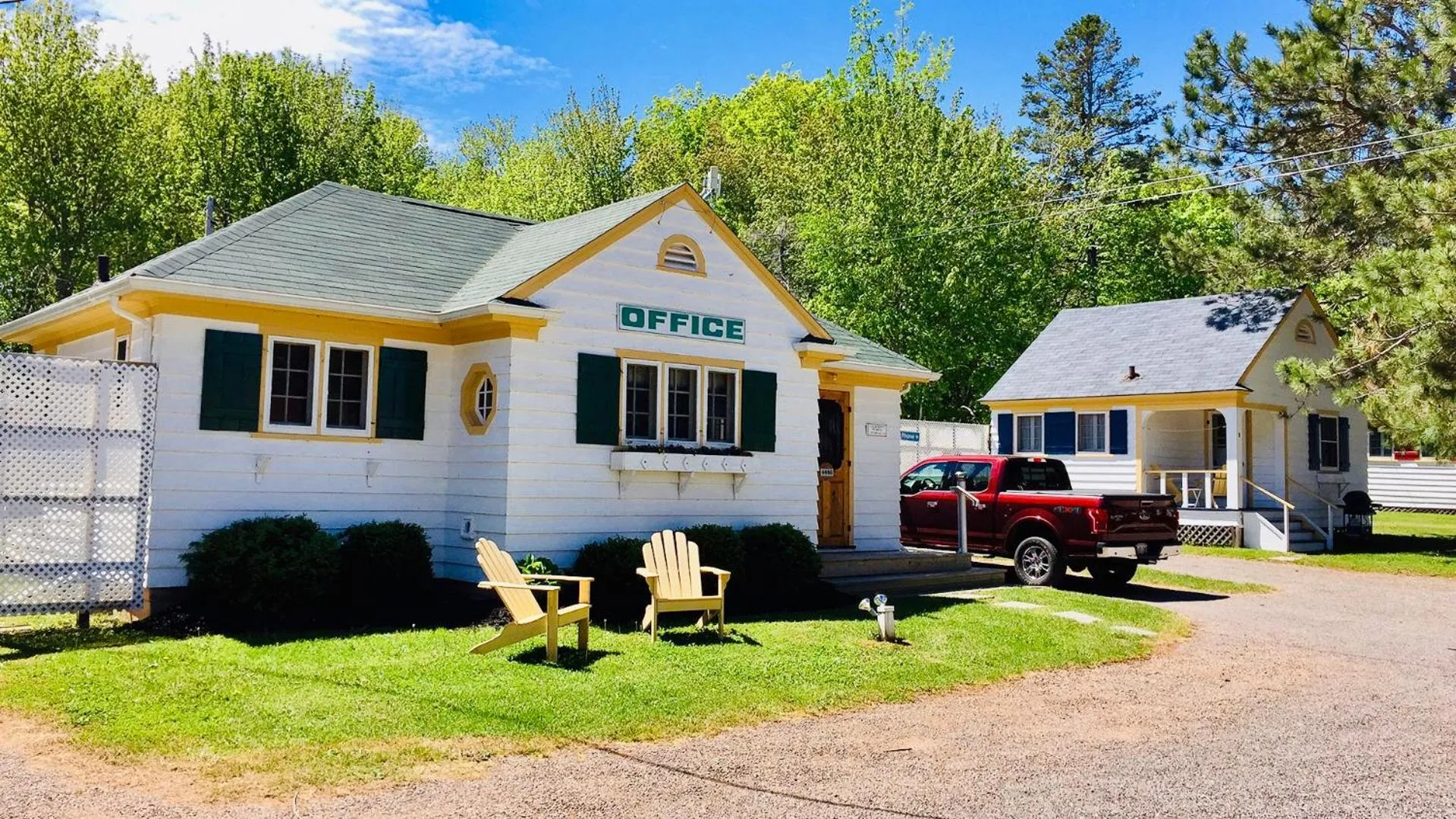 Natural landscape in Green Gables Bungalow Court