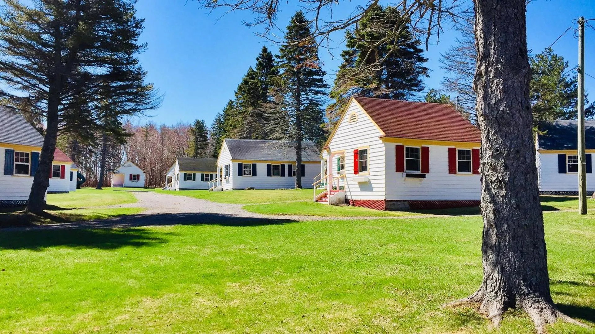 Day in Green Gables Bungalow Court