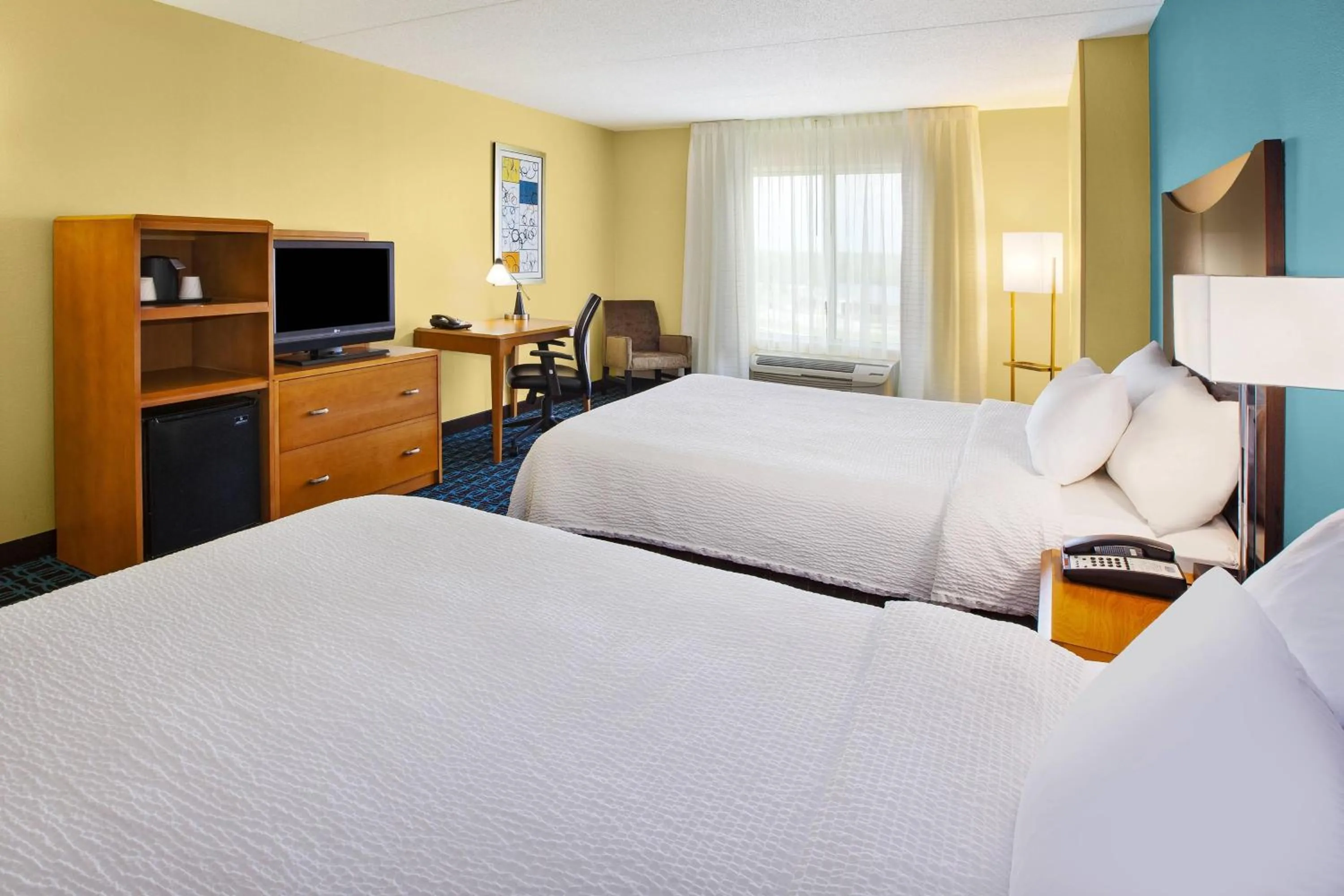 Photo of the whole room, Bed in Fairfield Inn & Suites by Marriott Lexington North