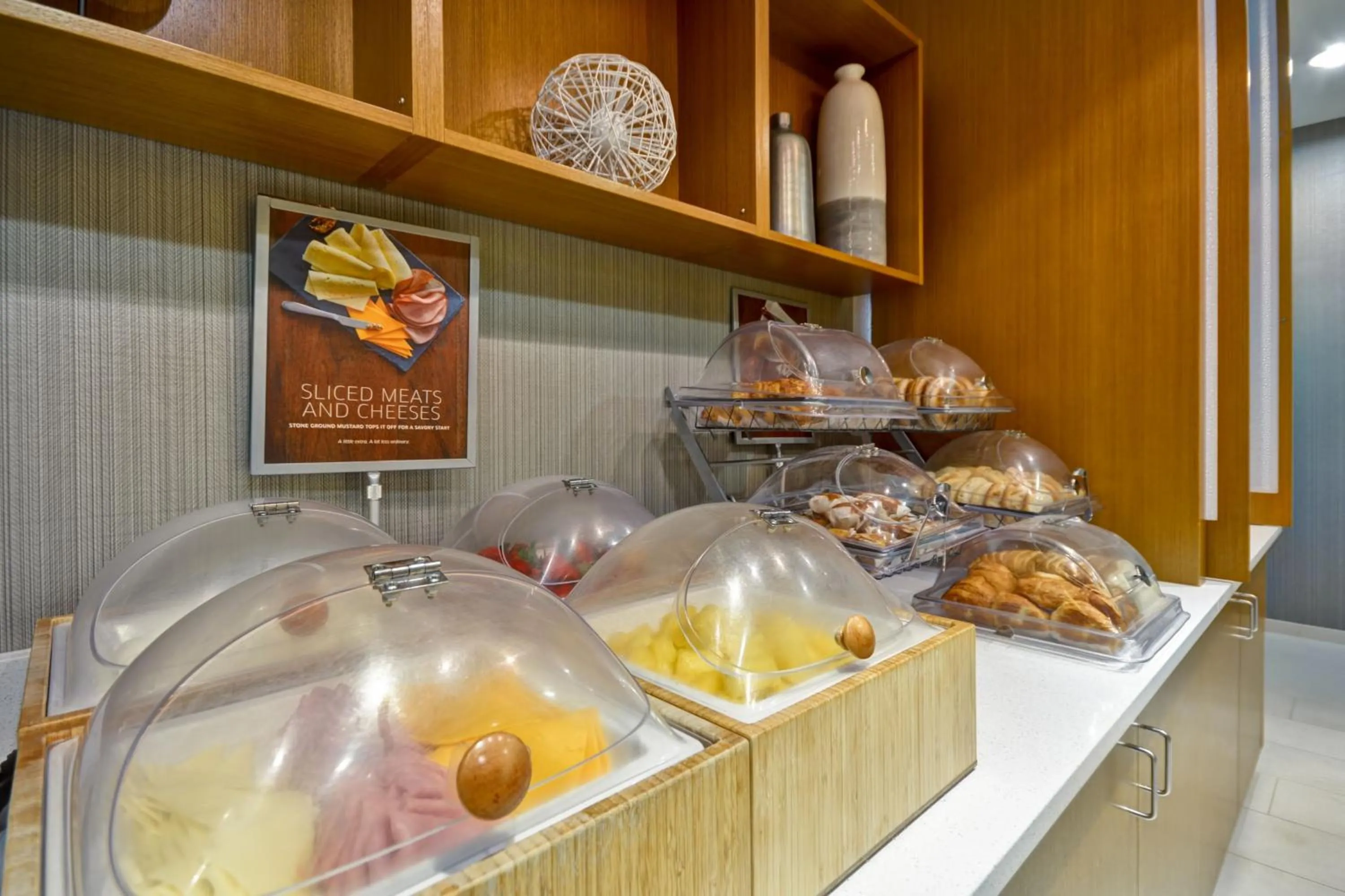 Breakfast in SpringHill Suites Lexington Near the University of Kentucky