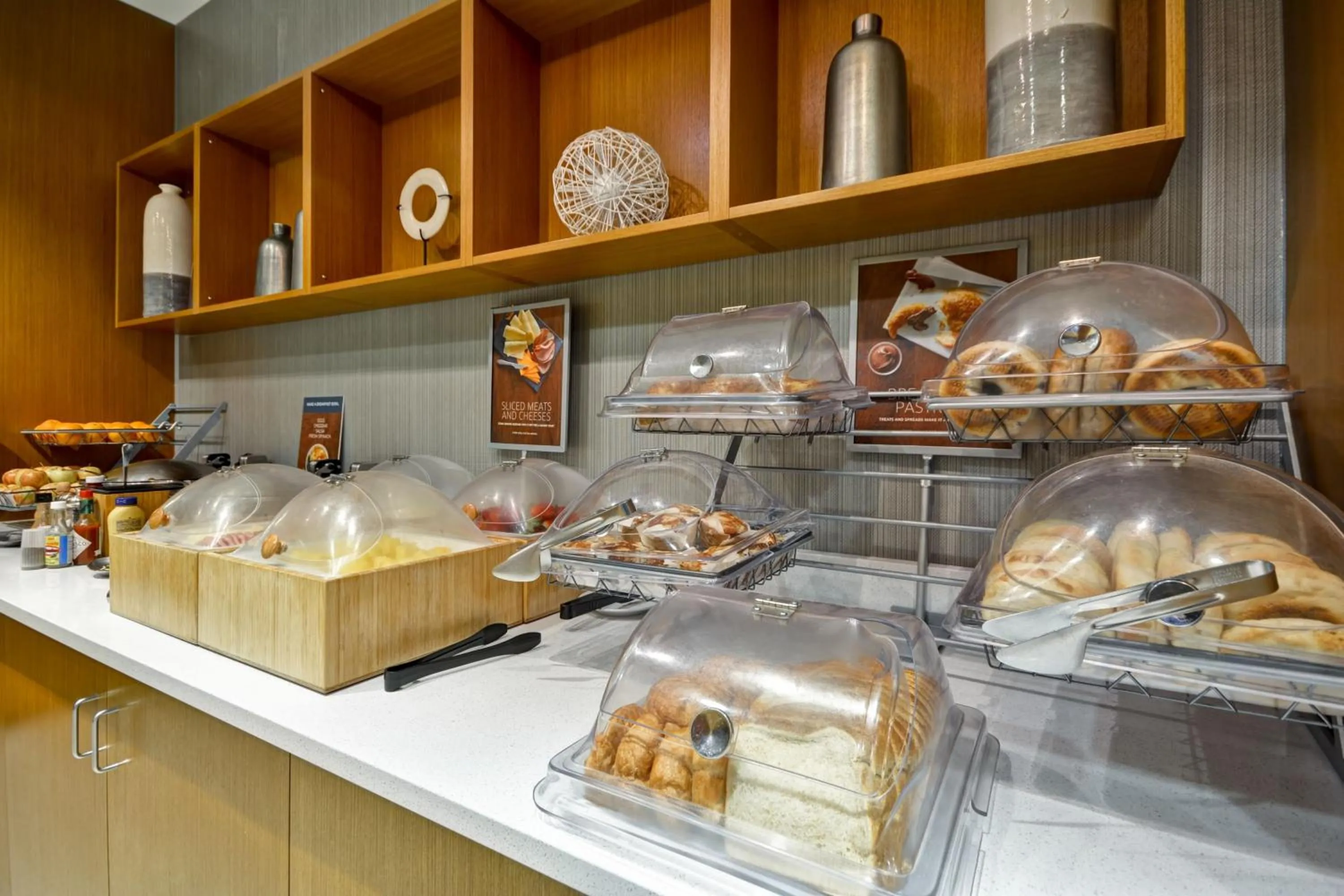 Breakfast in SpringHill Suites Lexington Near the University of Kentucky