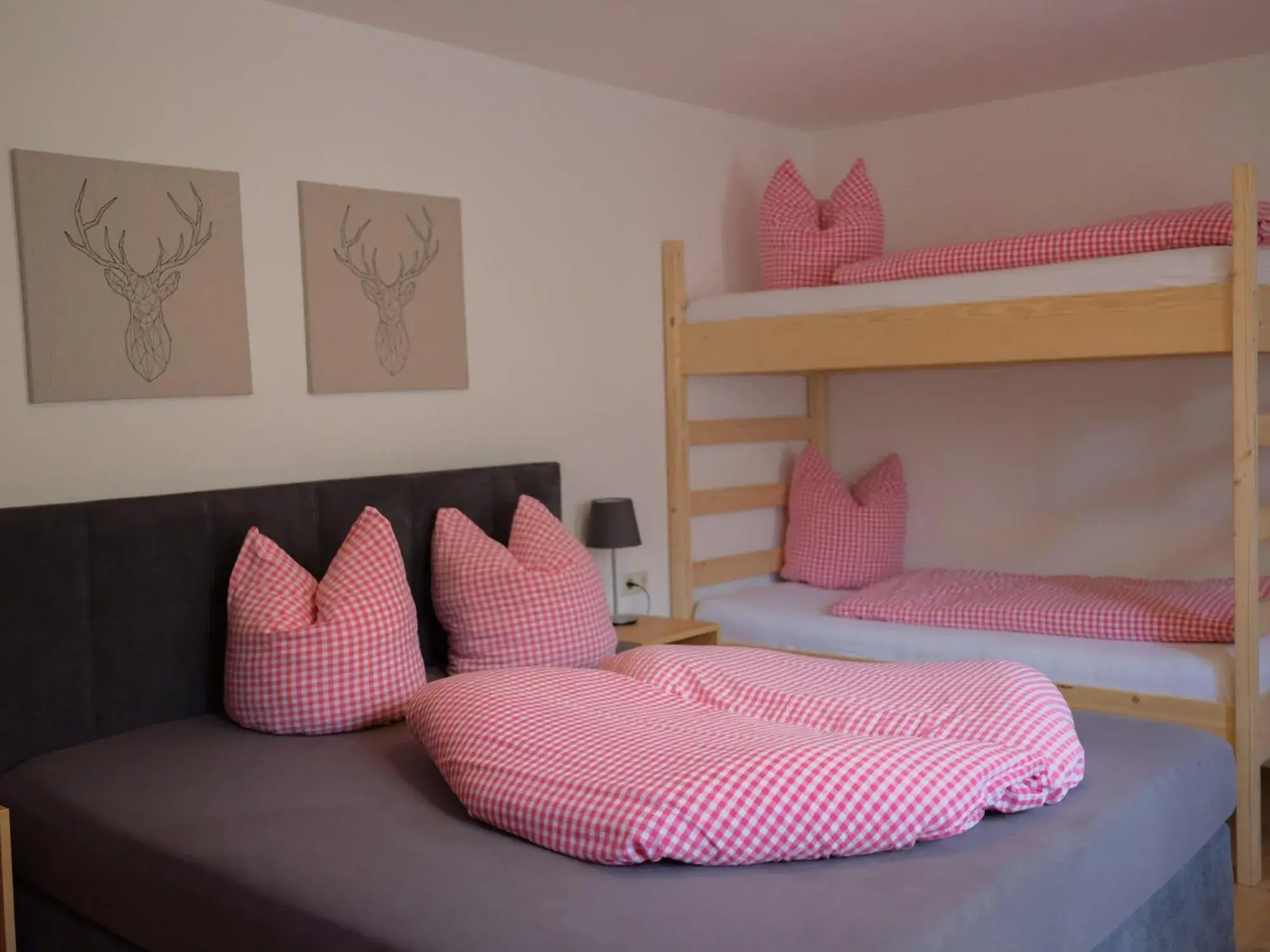 Quadruple Room with Shower - single occupancy in Waldhaus Talblick Quadruple Room with Shower - single occupancy in Waldhaus Talblick
