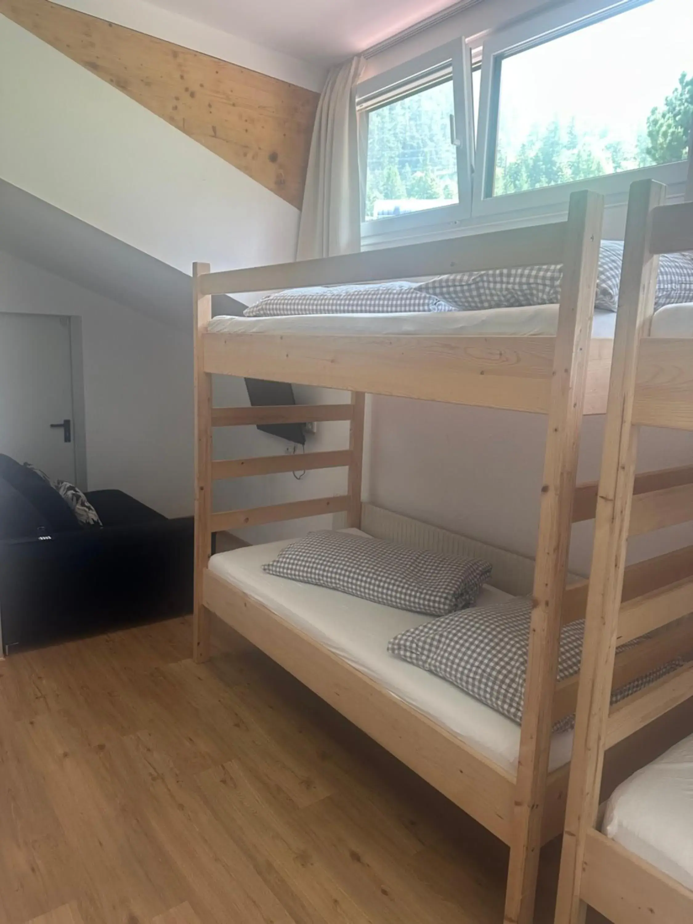 10-Bed Mixed Dormitory Room in Waldhaus Talblick 10-Bed Mixed Dormitory Room in Waldhaus Talblick