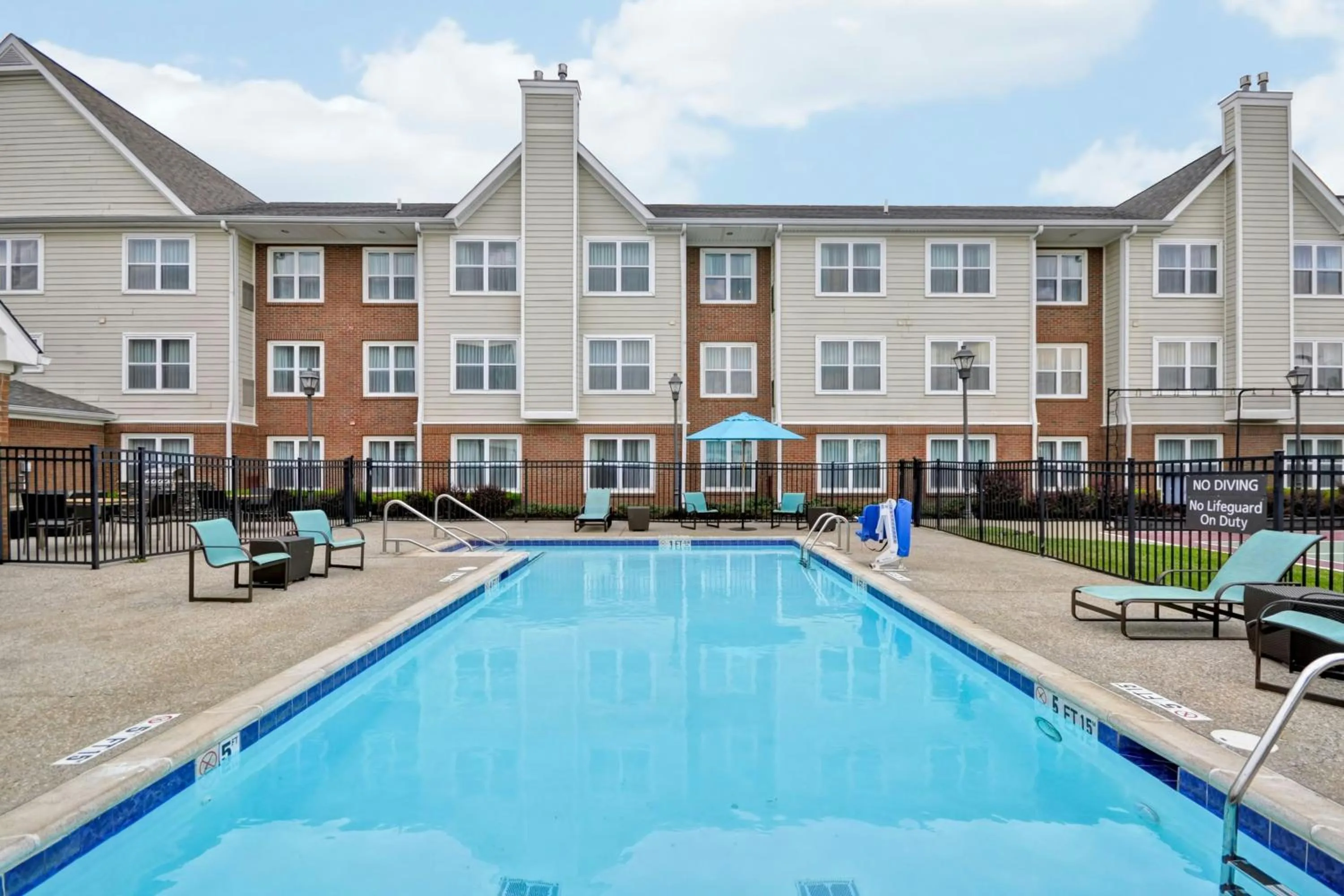 Swimming pool in Residence Inn Lexington South Hamburg Place