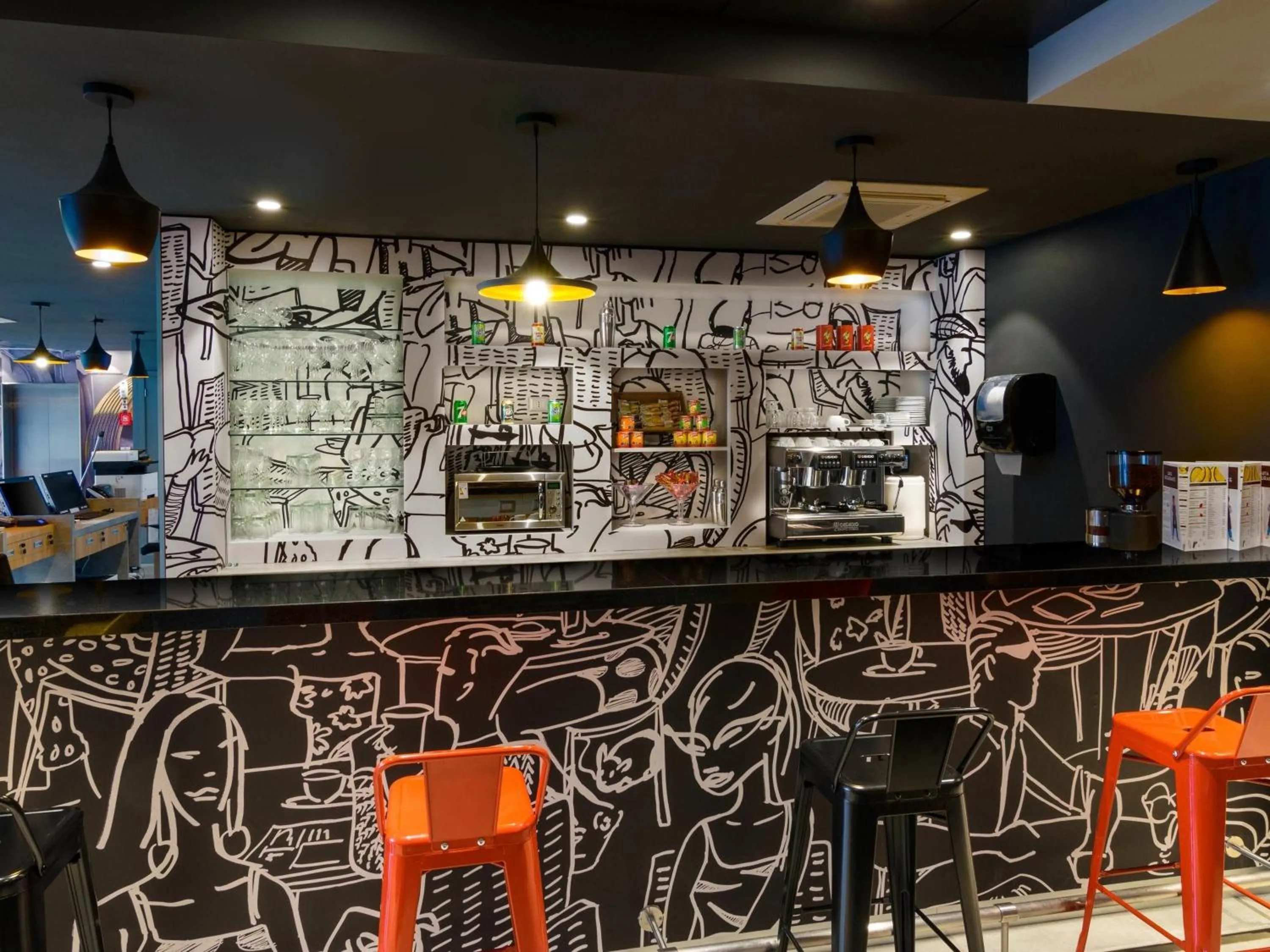 Lounge or bar in ibis Iquique