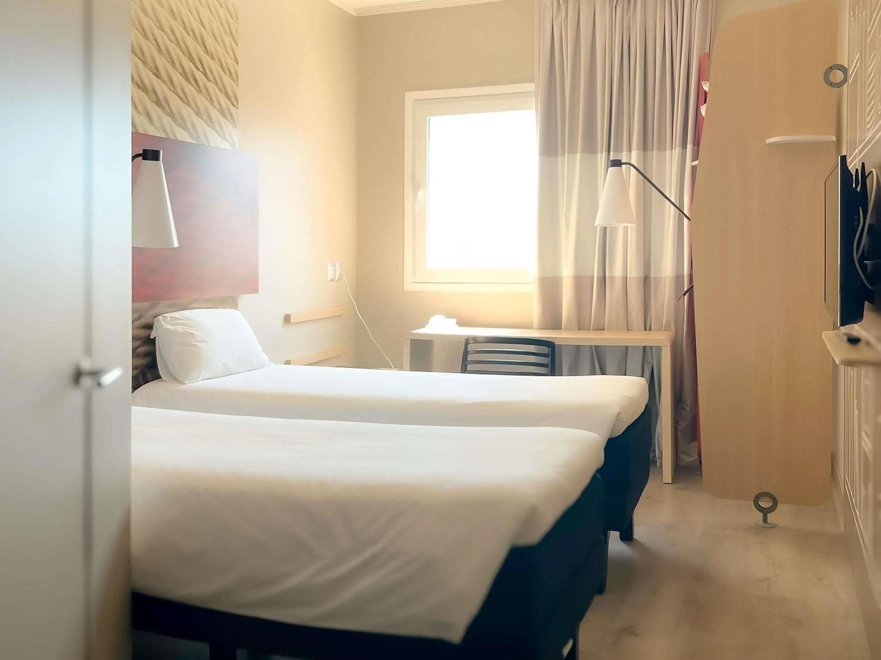 Bedroom, Bed in ibis Iquique