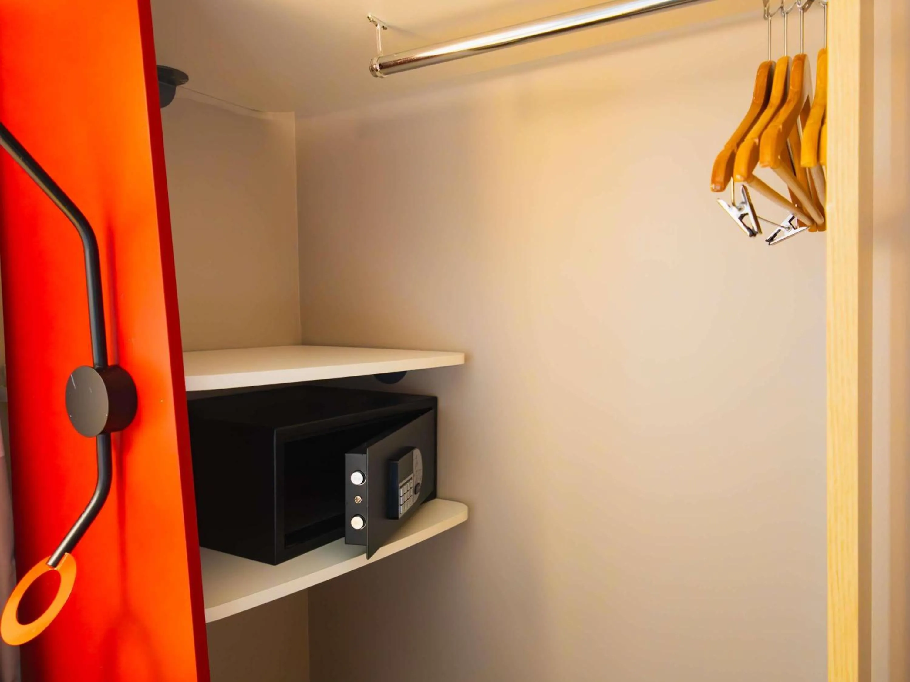 Bedroom in ibis Iquique