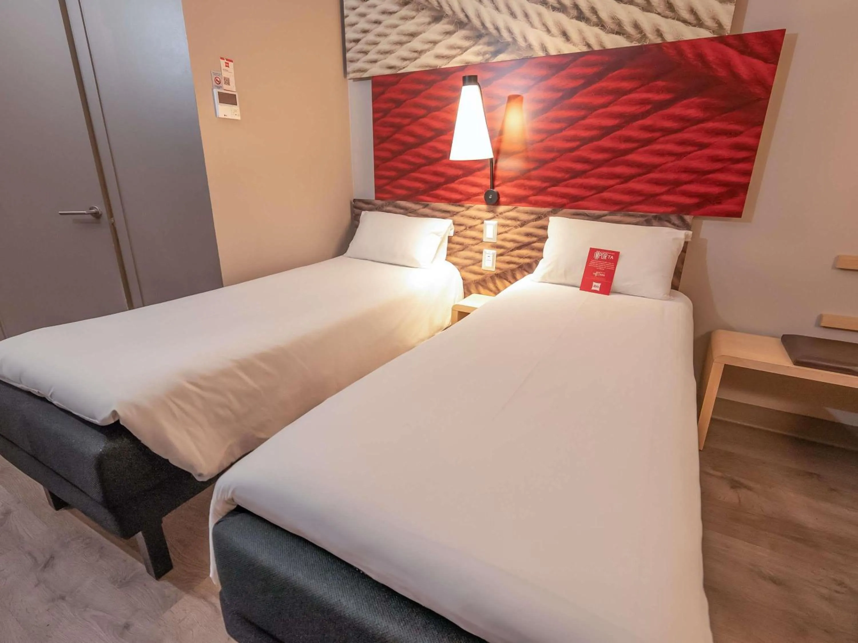 Property building, Bed in ibis Iquique