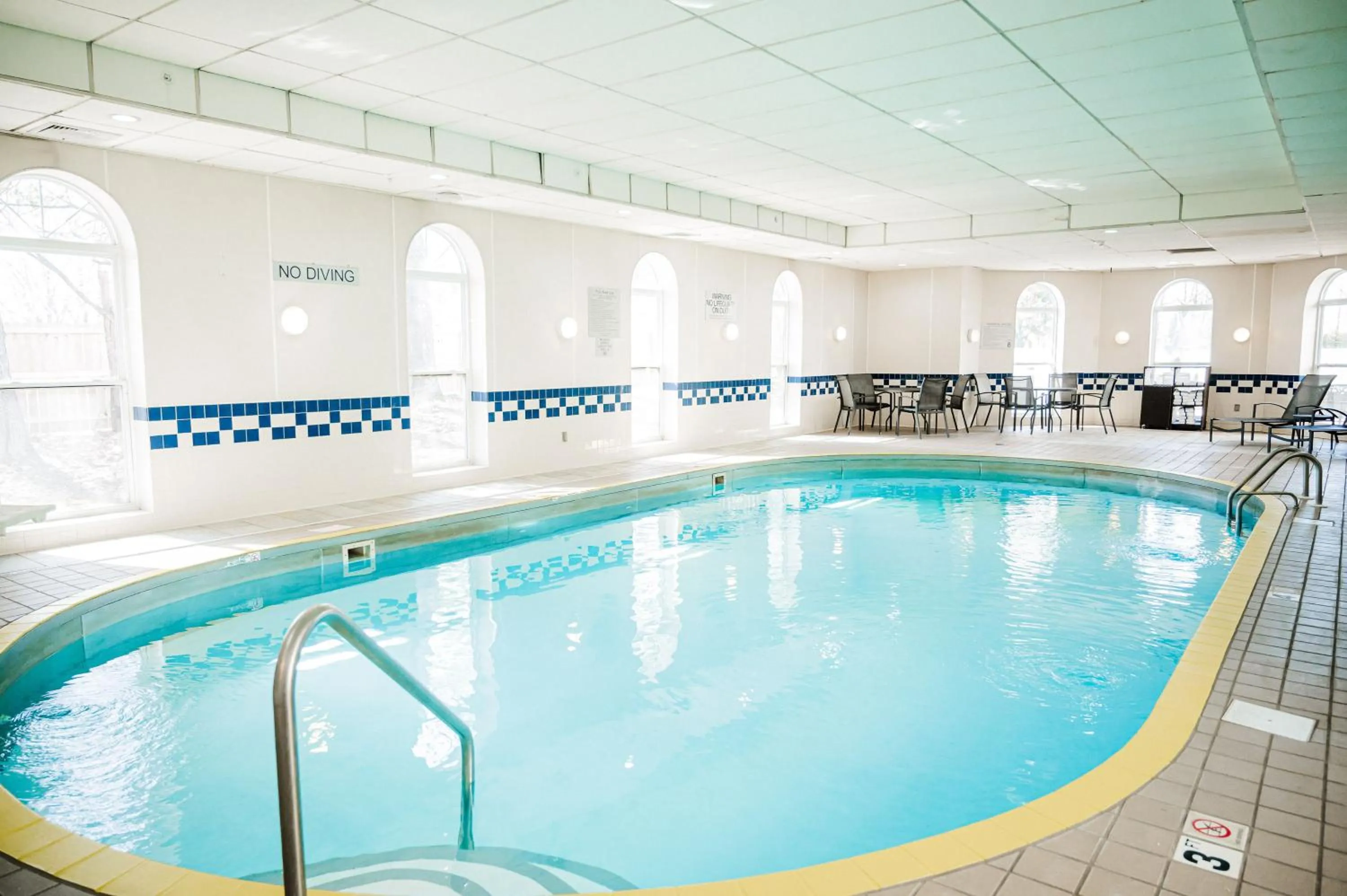Swimming pool in Fairfield by Marriott Russellville
