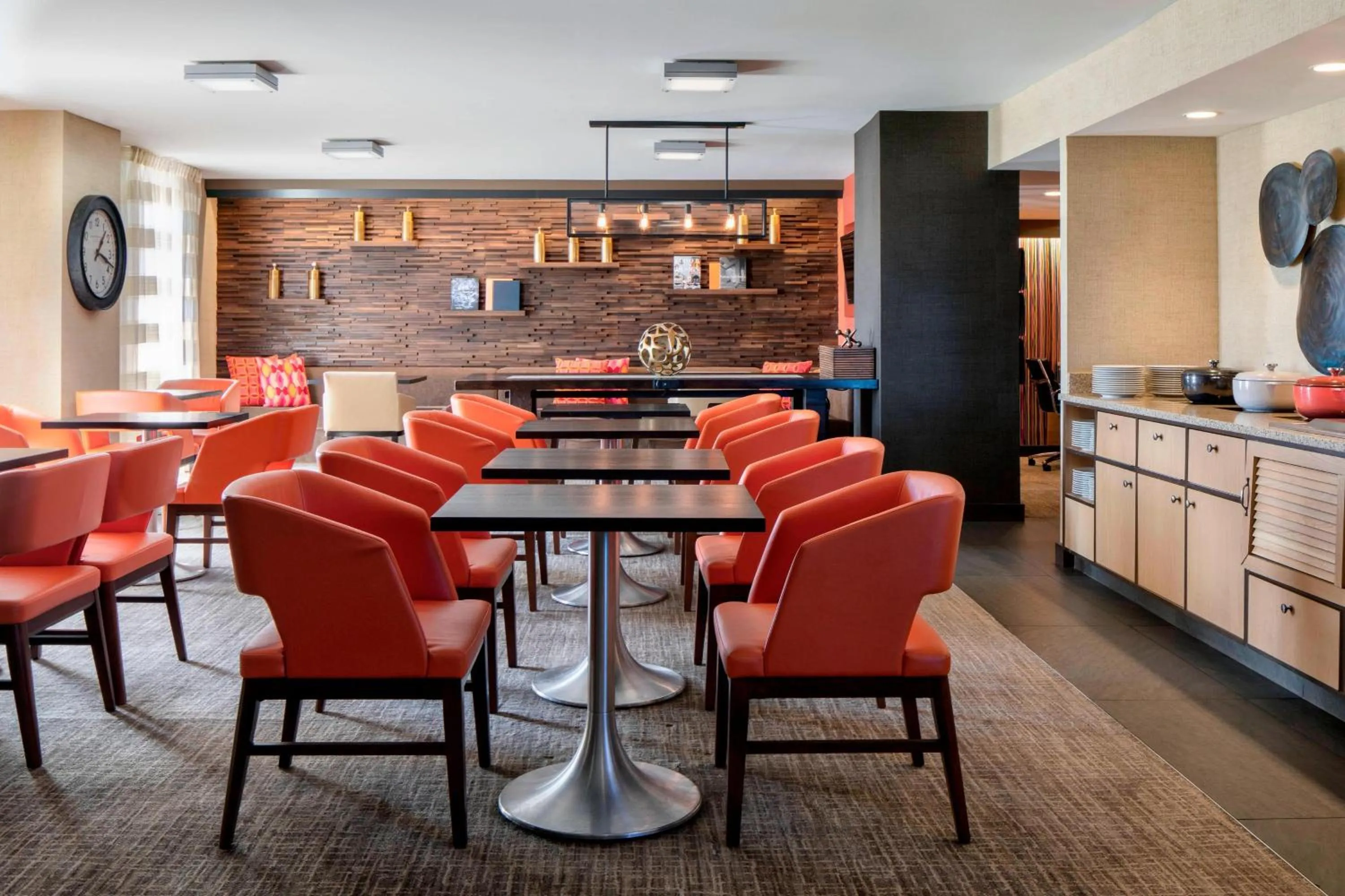 Lounge or bar in The Lincoln Marriott Cornhusker Hotel
