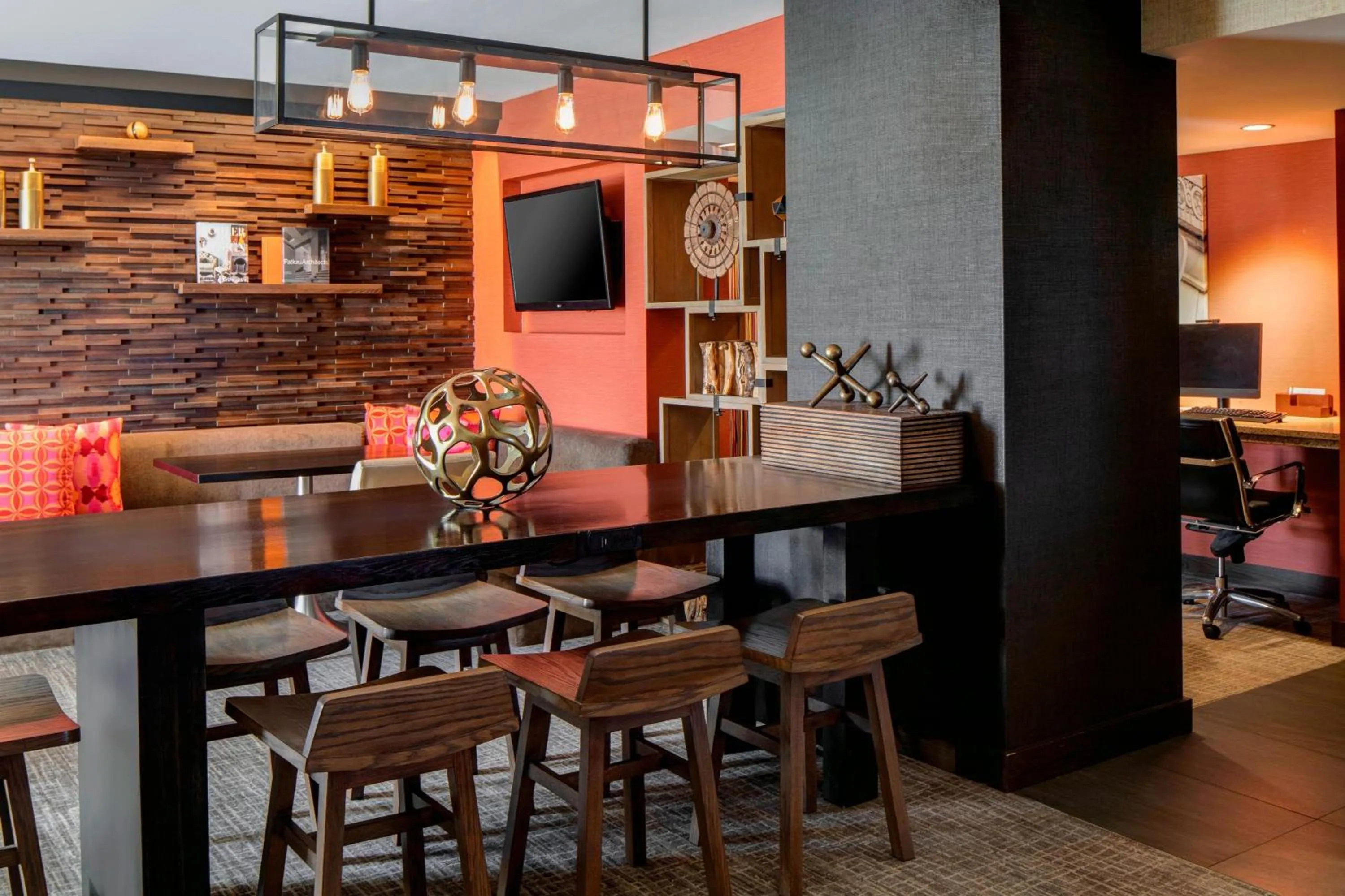 Lounge or bar in The Lincoln Marriott Cornhusker Hotel