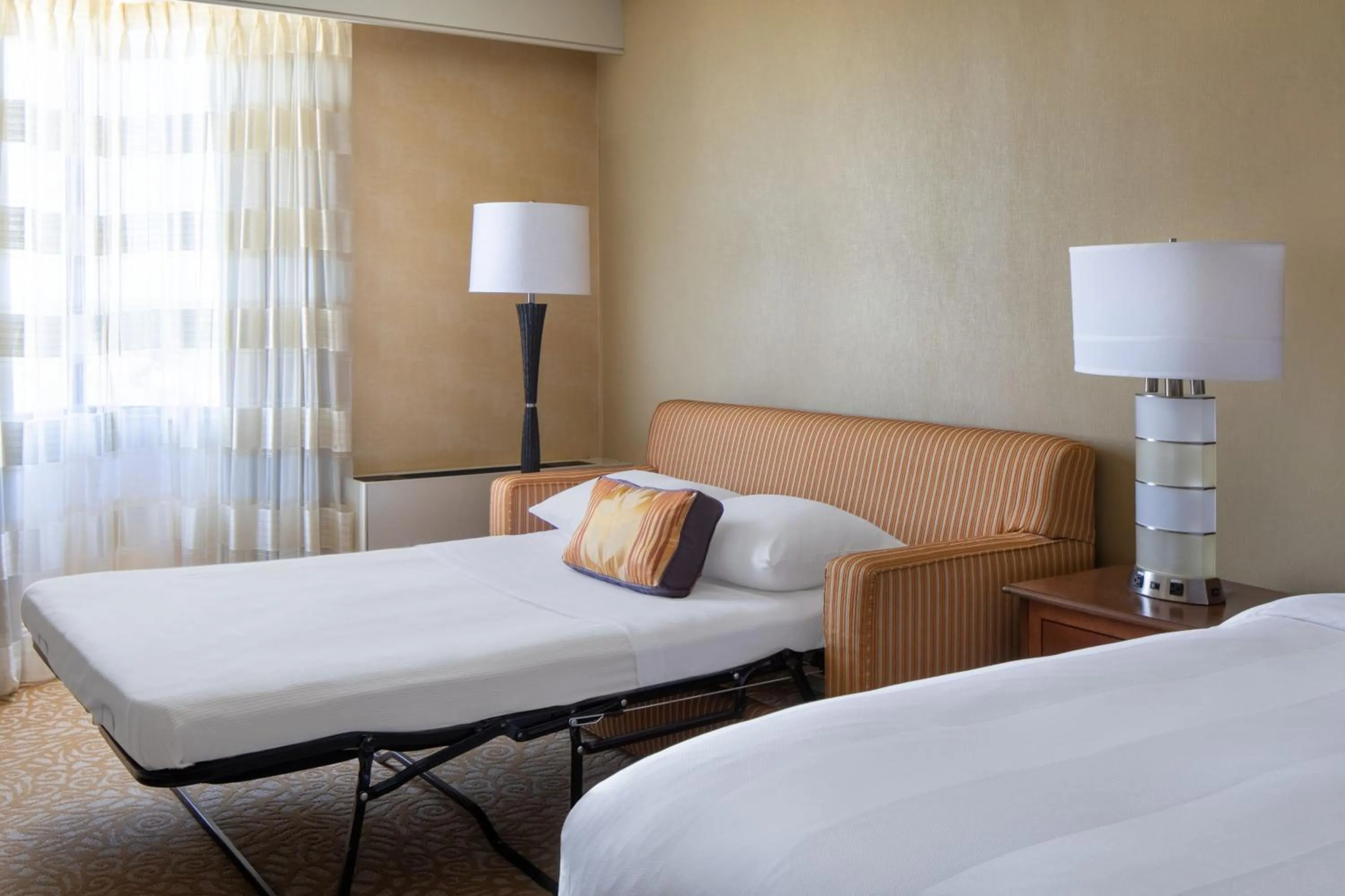 Photo of the whole room, Bed in The Lincoln Marriott Cornhusker Hotel