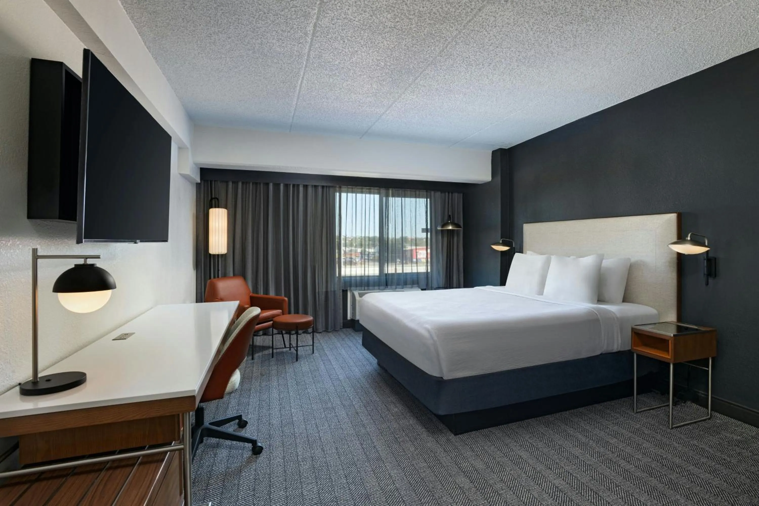 Photo of the whole room, Bed in Courtyard by Marriott Laredo