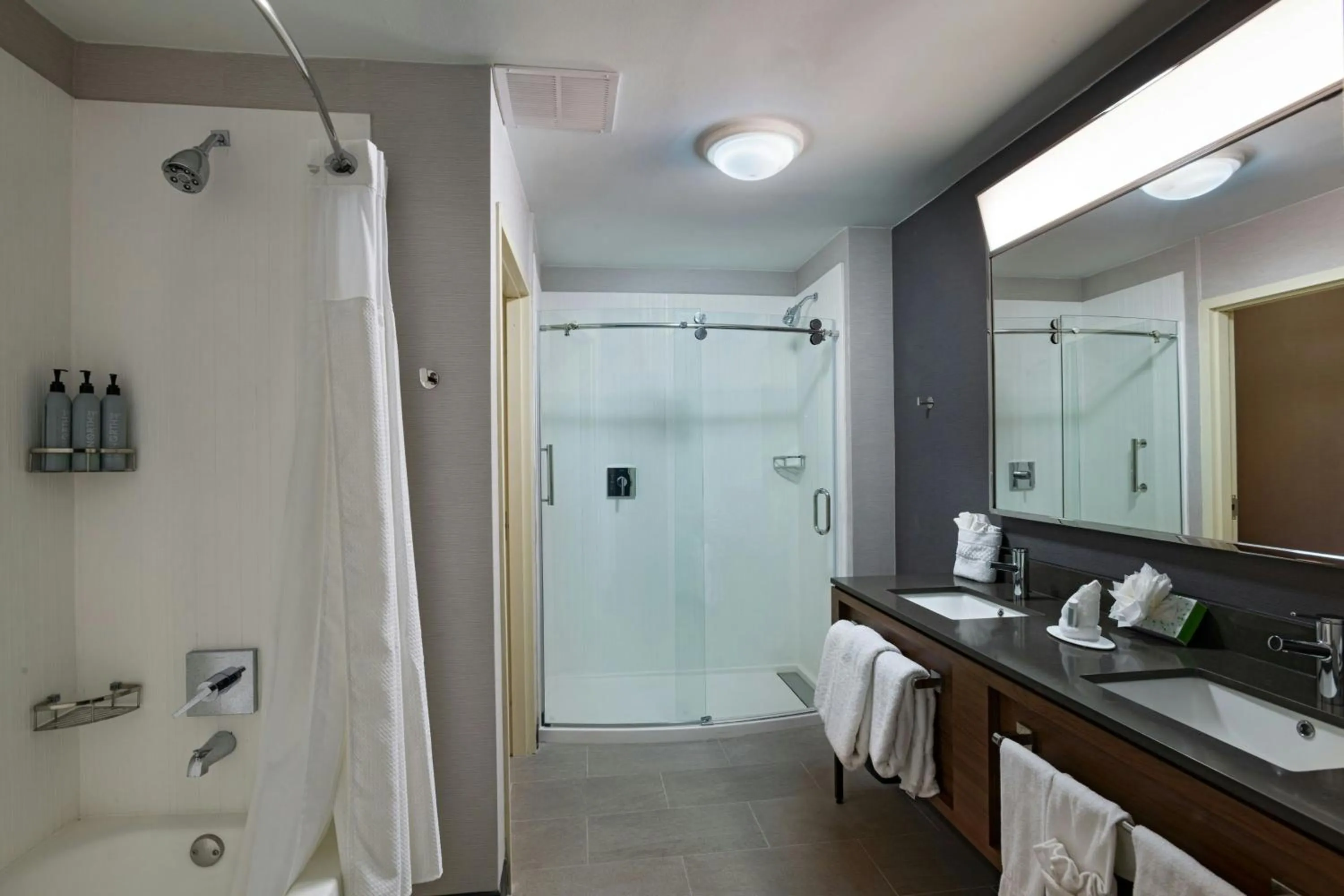 Bathroom in Courtyard by Marriott Laredo