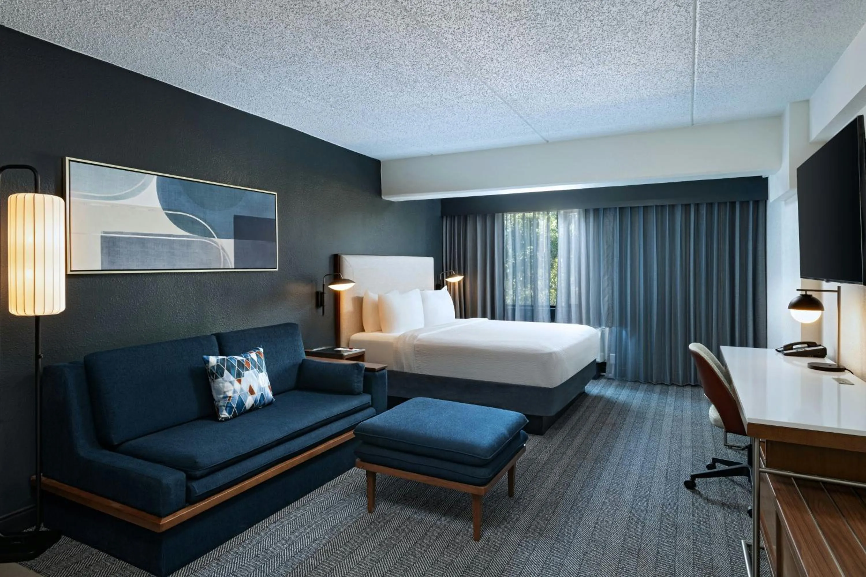 Photo of the whole room, Bed in Courtyard by Marriott Laredo