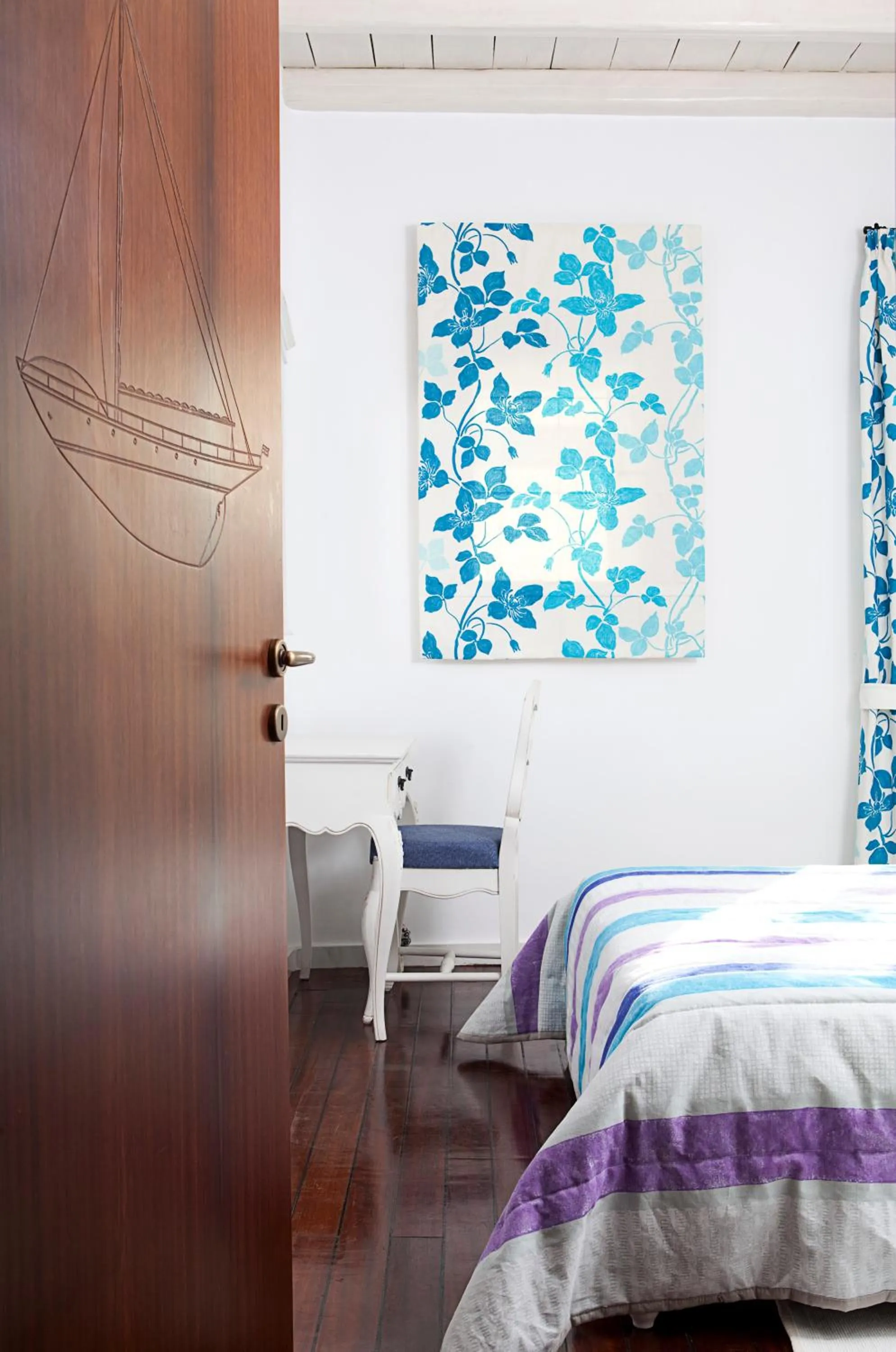 Decorative detail, Bed in Arte & Mare Elia Luxury Suites and Villas