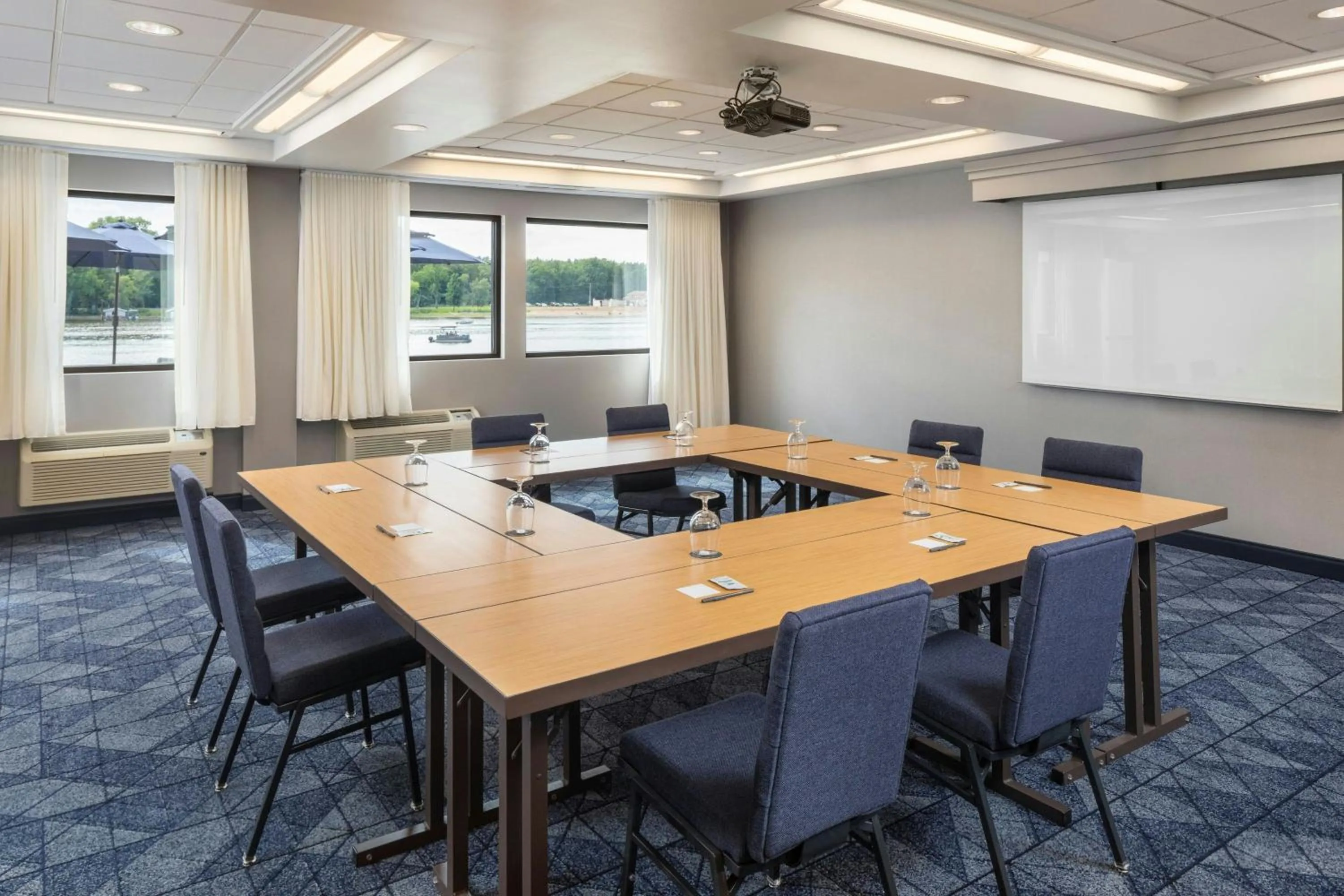 Meeting/conference room in Courtyard La Crosse Downtown/Mississippi Riverfront