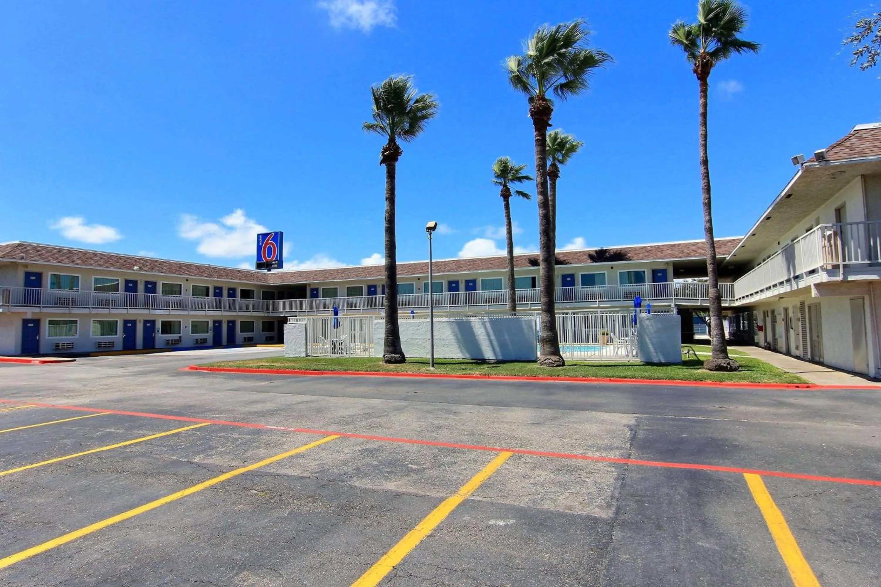 Property building in Motel 6-Corpus Christi, TX - East - North Padre Island