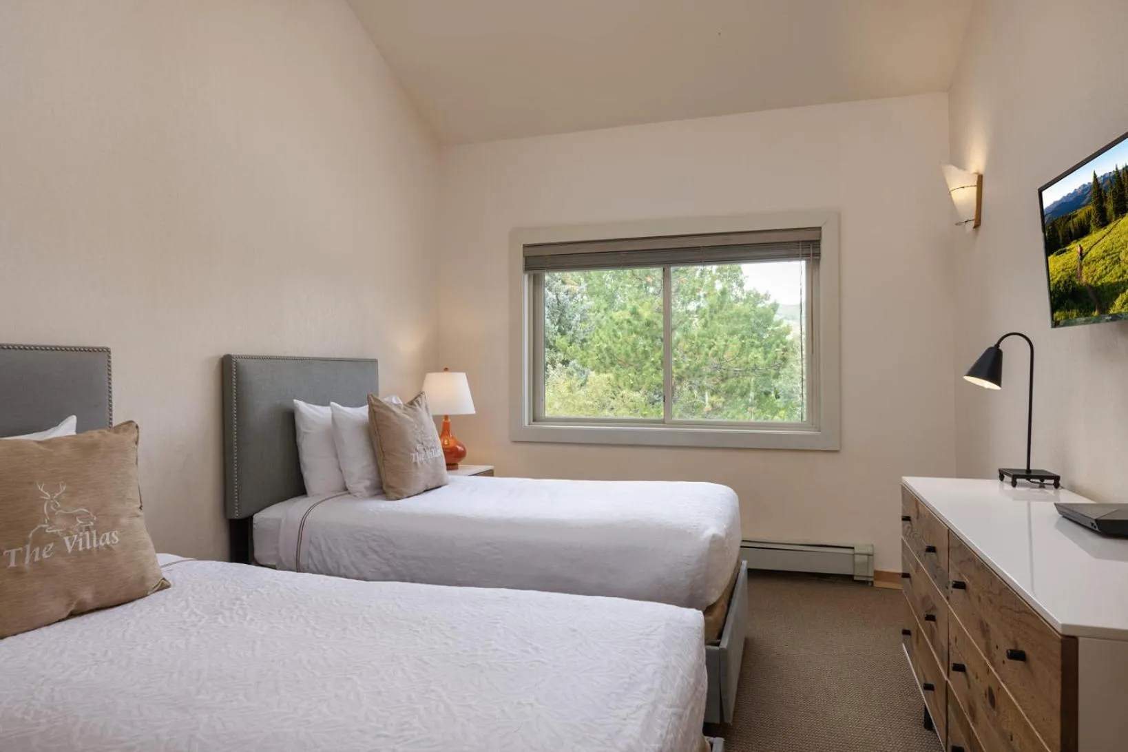 Bed in Villas at Snowmass CLub