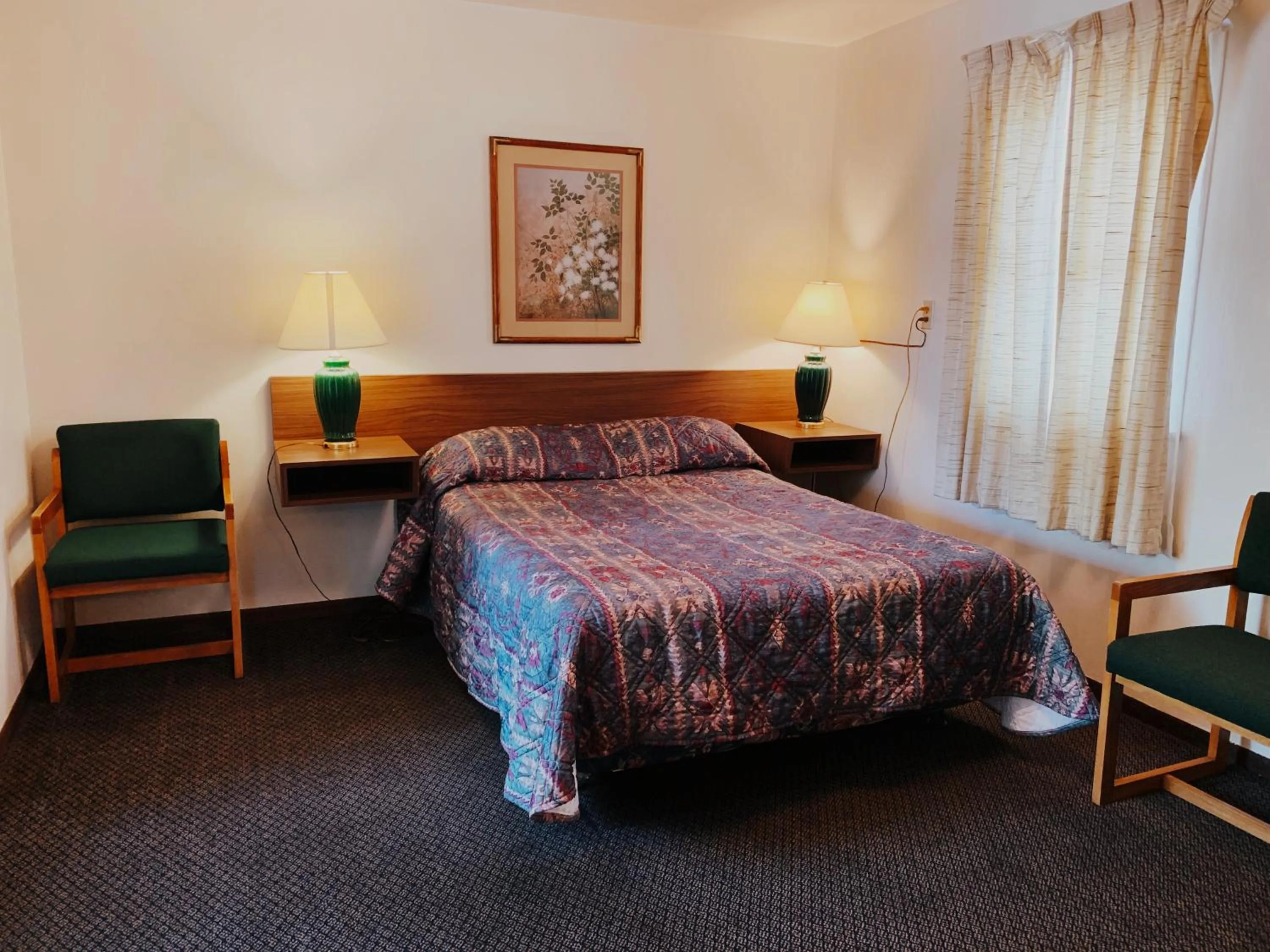 Bed in Lakeside Motel