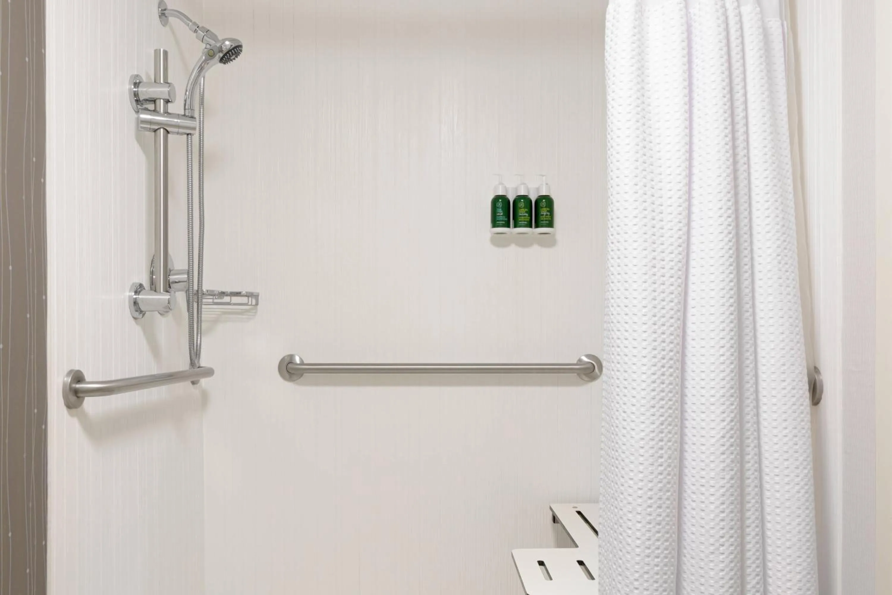 Bathroom in Courtyard by Marriott Lynchburg