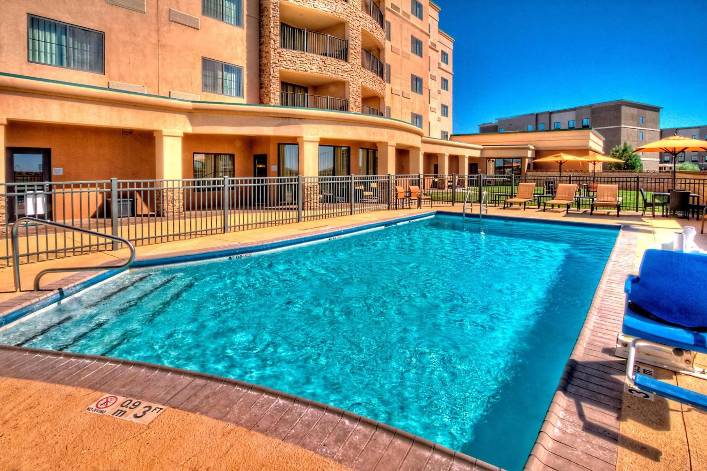 Swimming pool in Courtyard by Marriott Midland