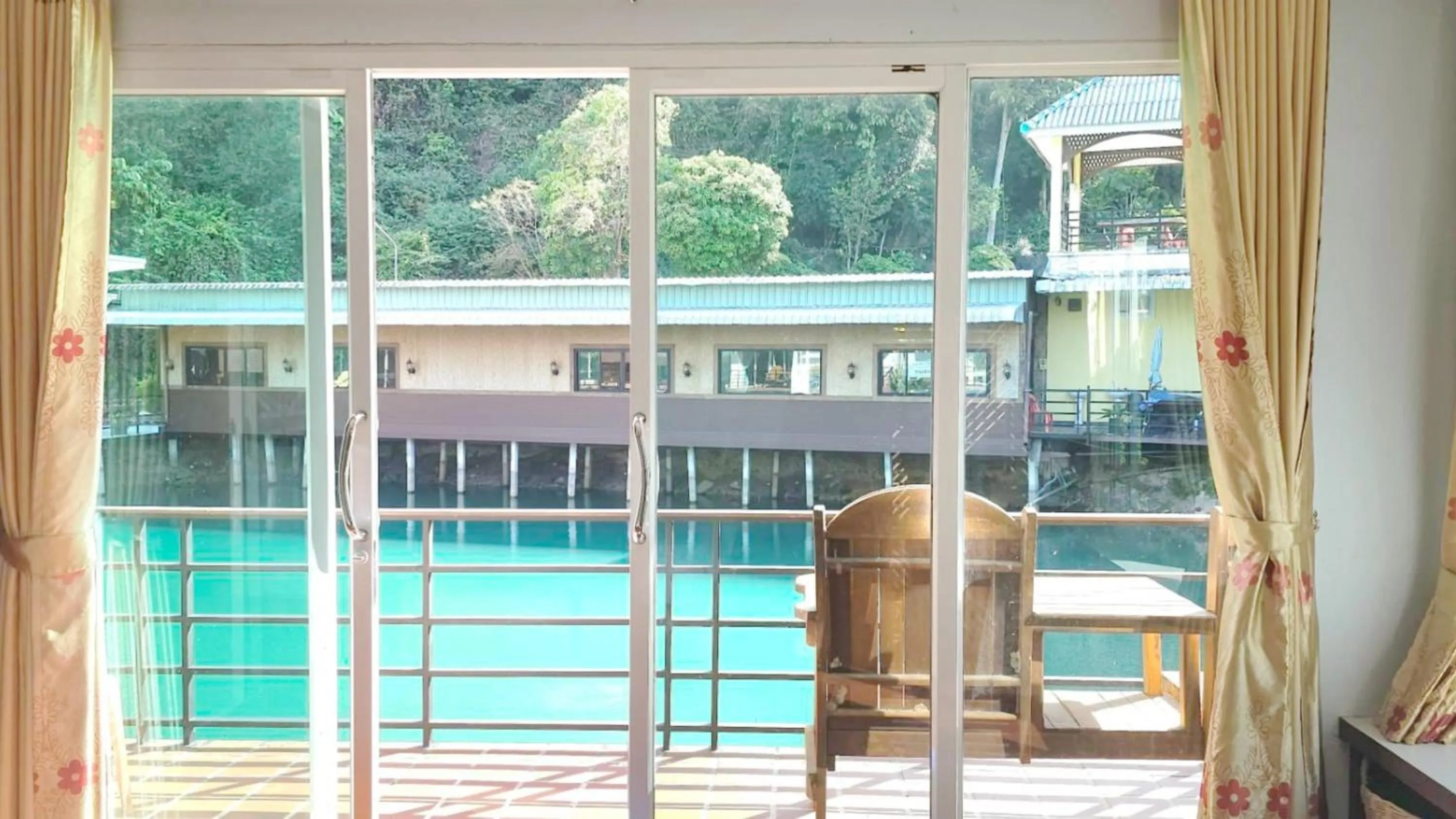 Balcony/Terrace in Lake Terrace Resort