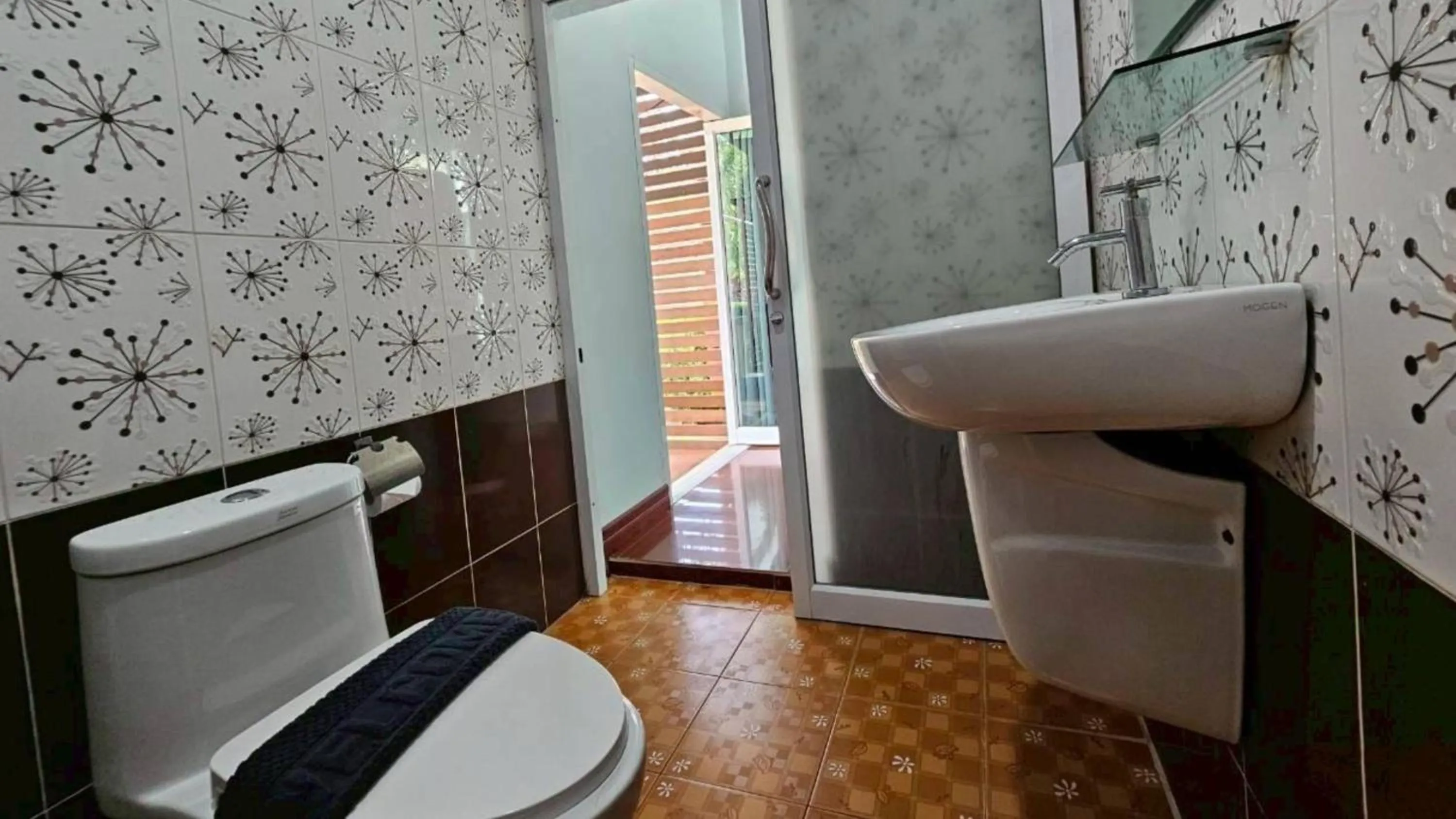 Shower in Lake Terrace Resort